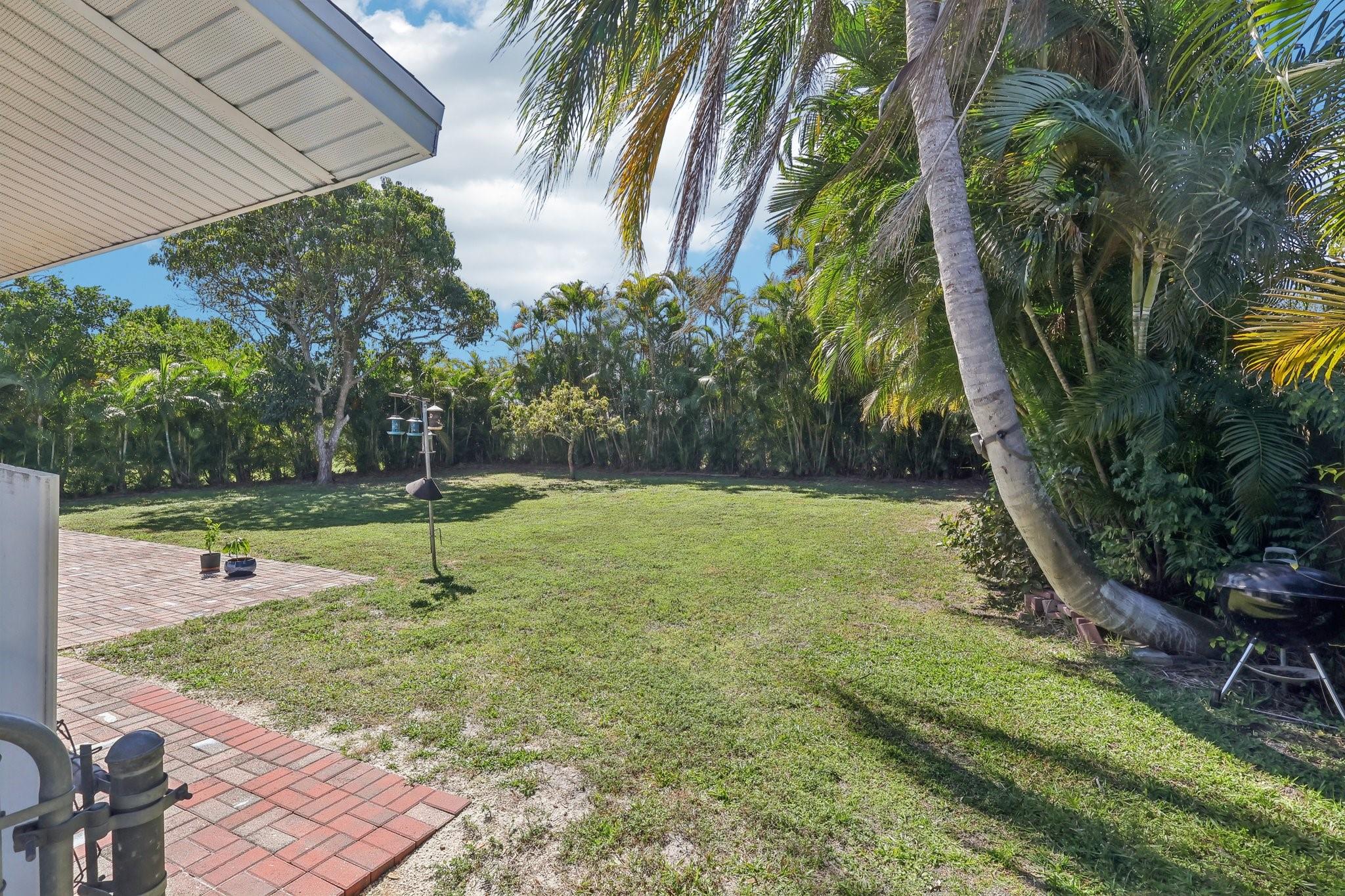 252 NE Floresta Dr