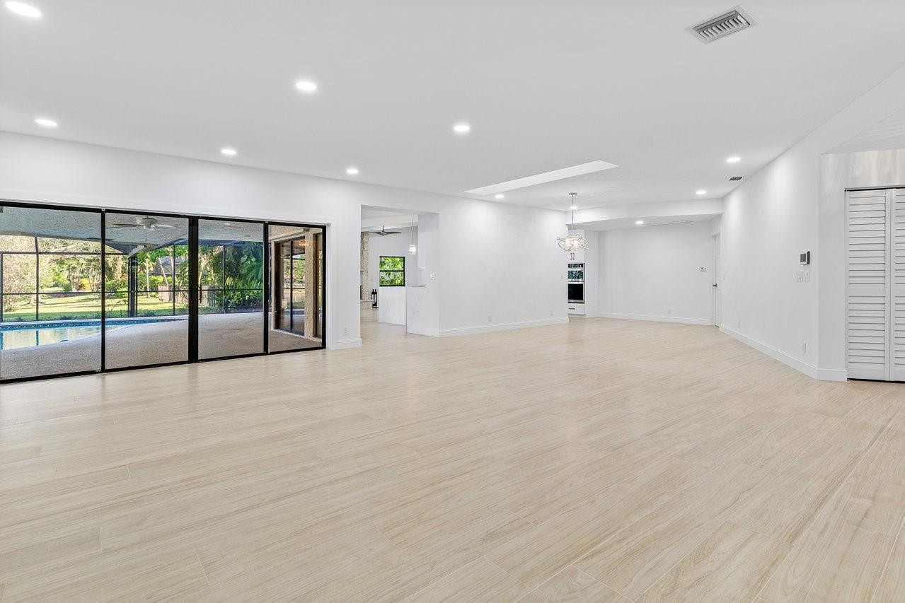 2715 NW 28th St