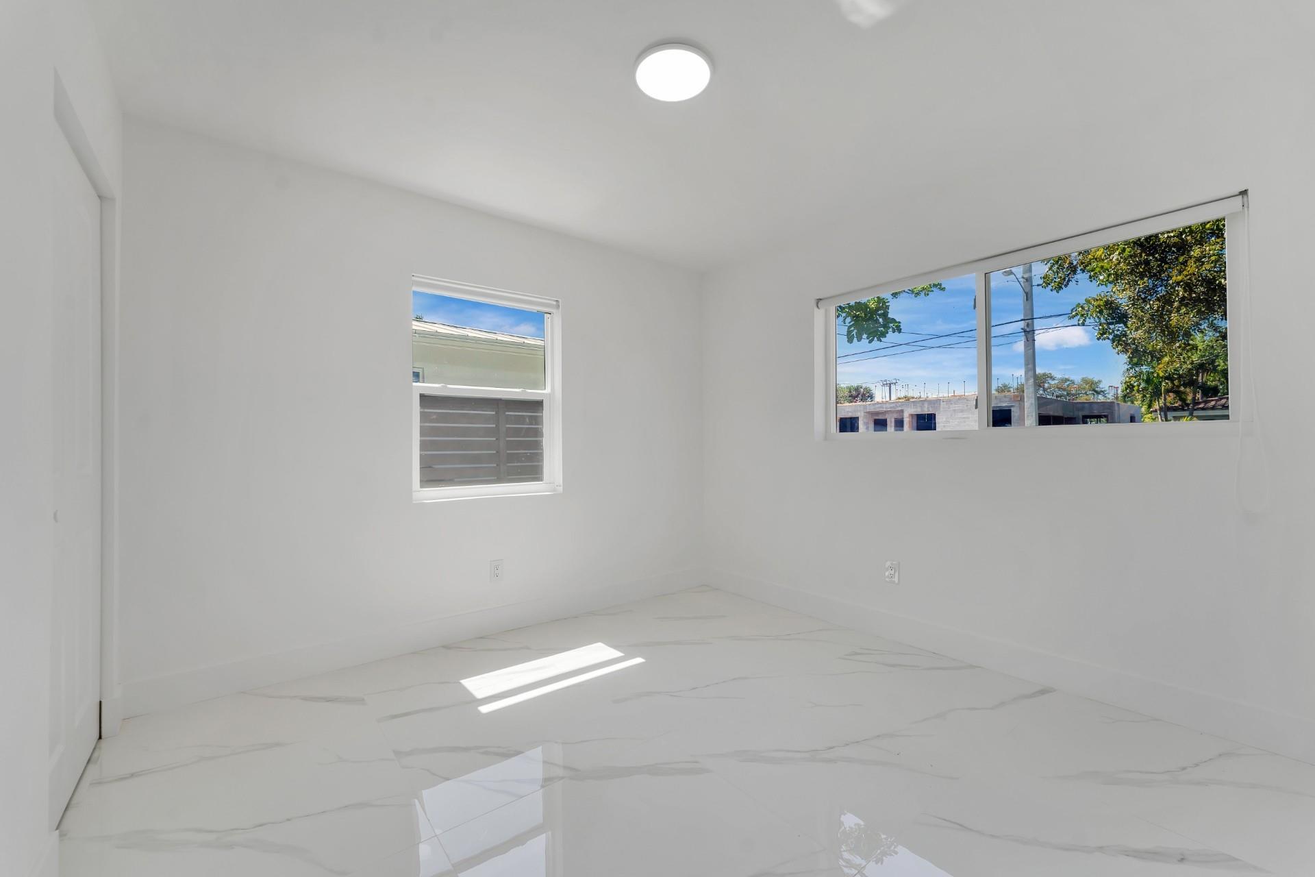 3560 NE 13th Ave