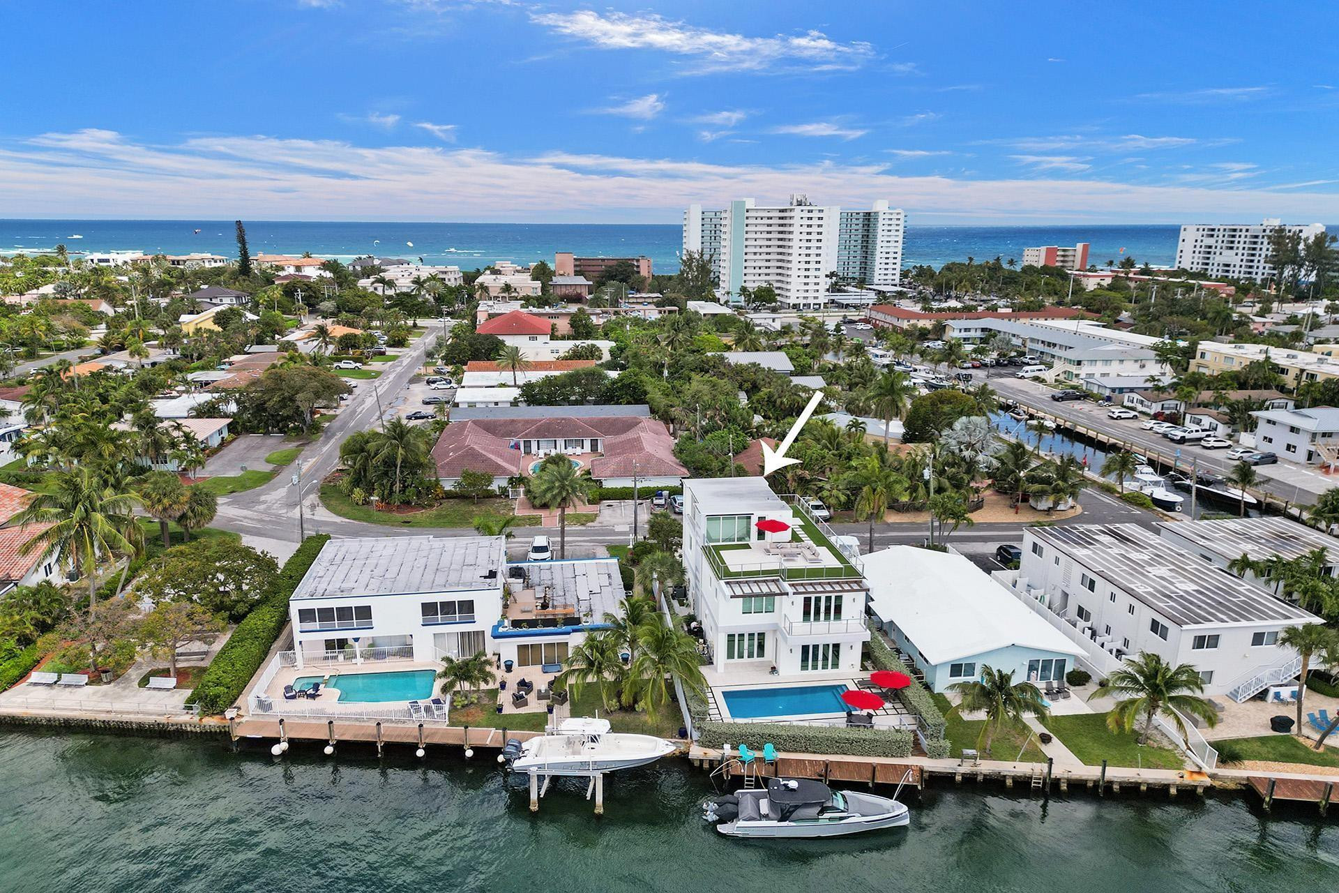 1713 N Riverside Dr
