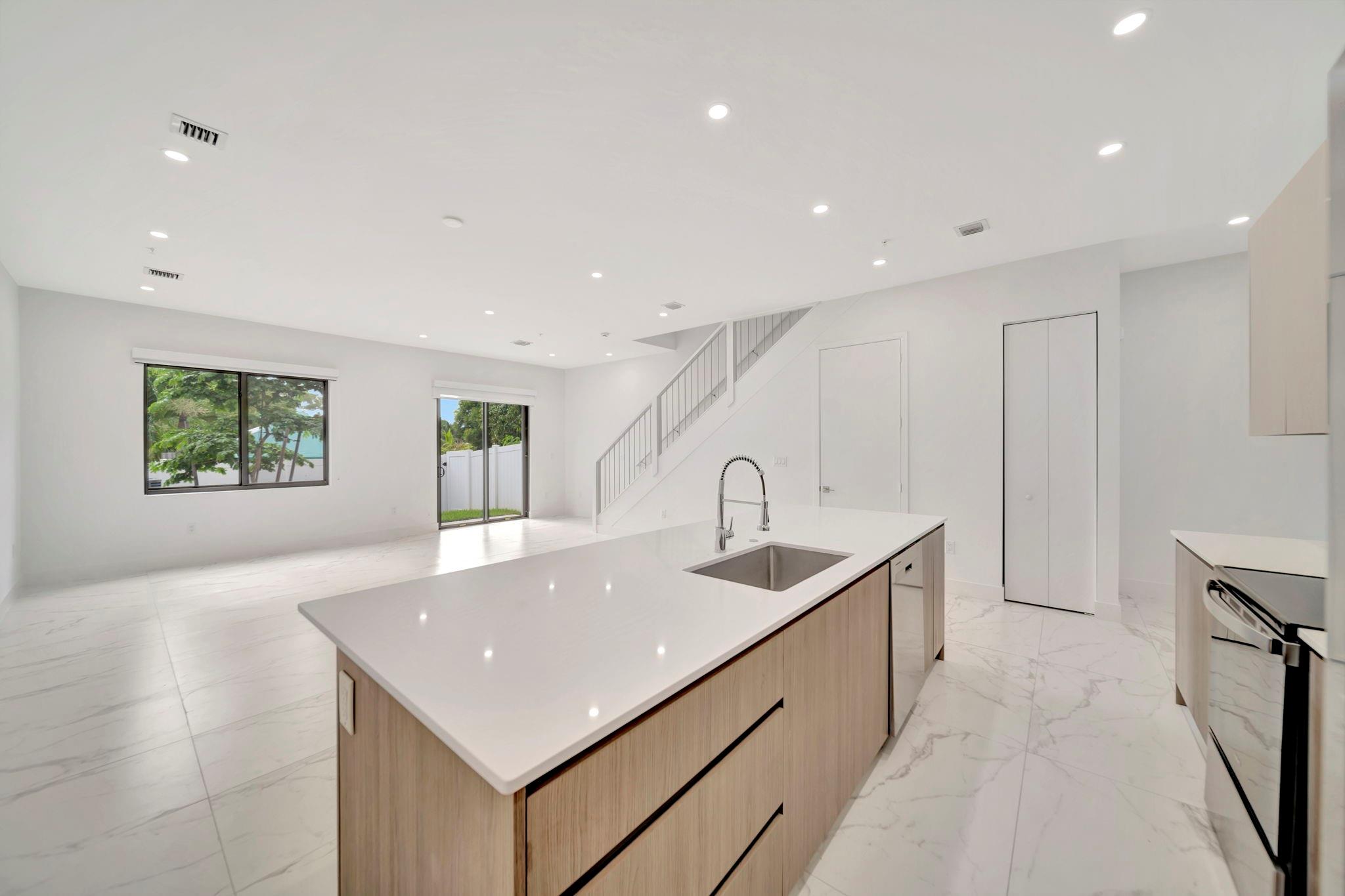 4224 NE 7th Ter