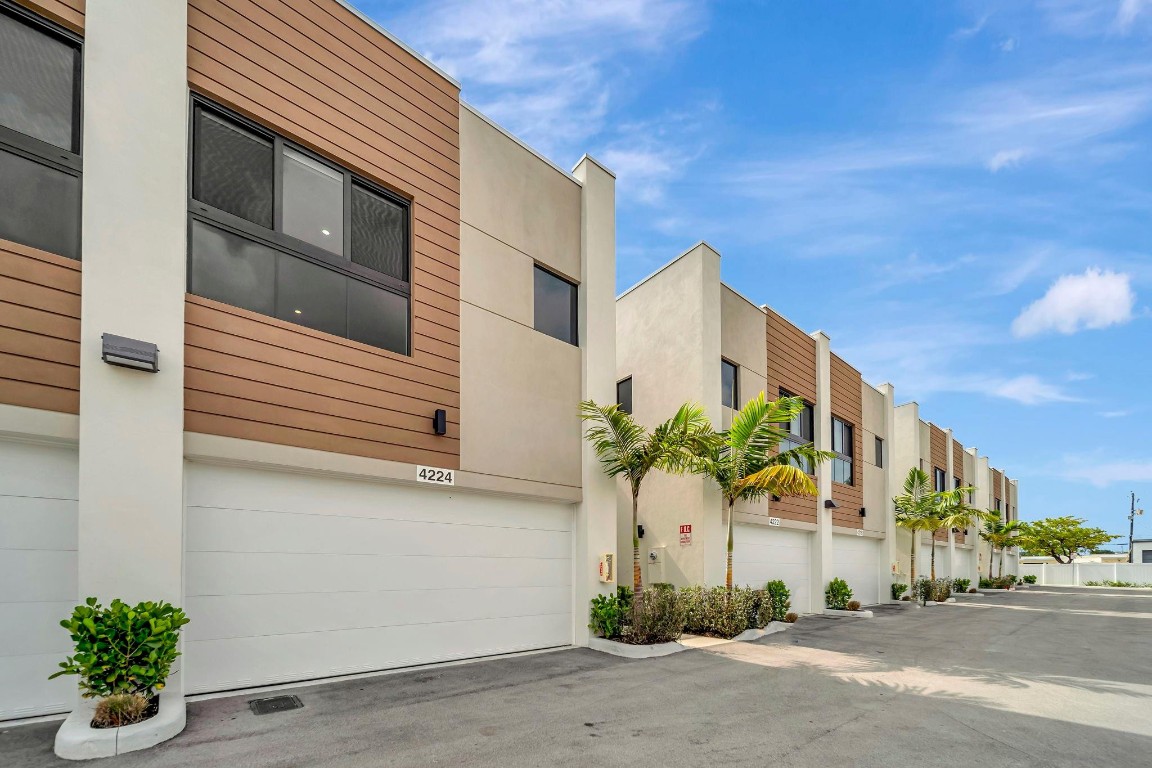 4224 NE 7th Ter