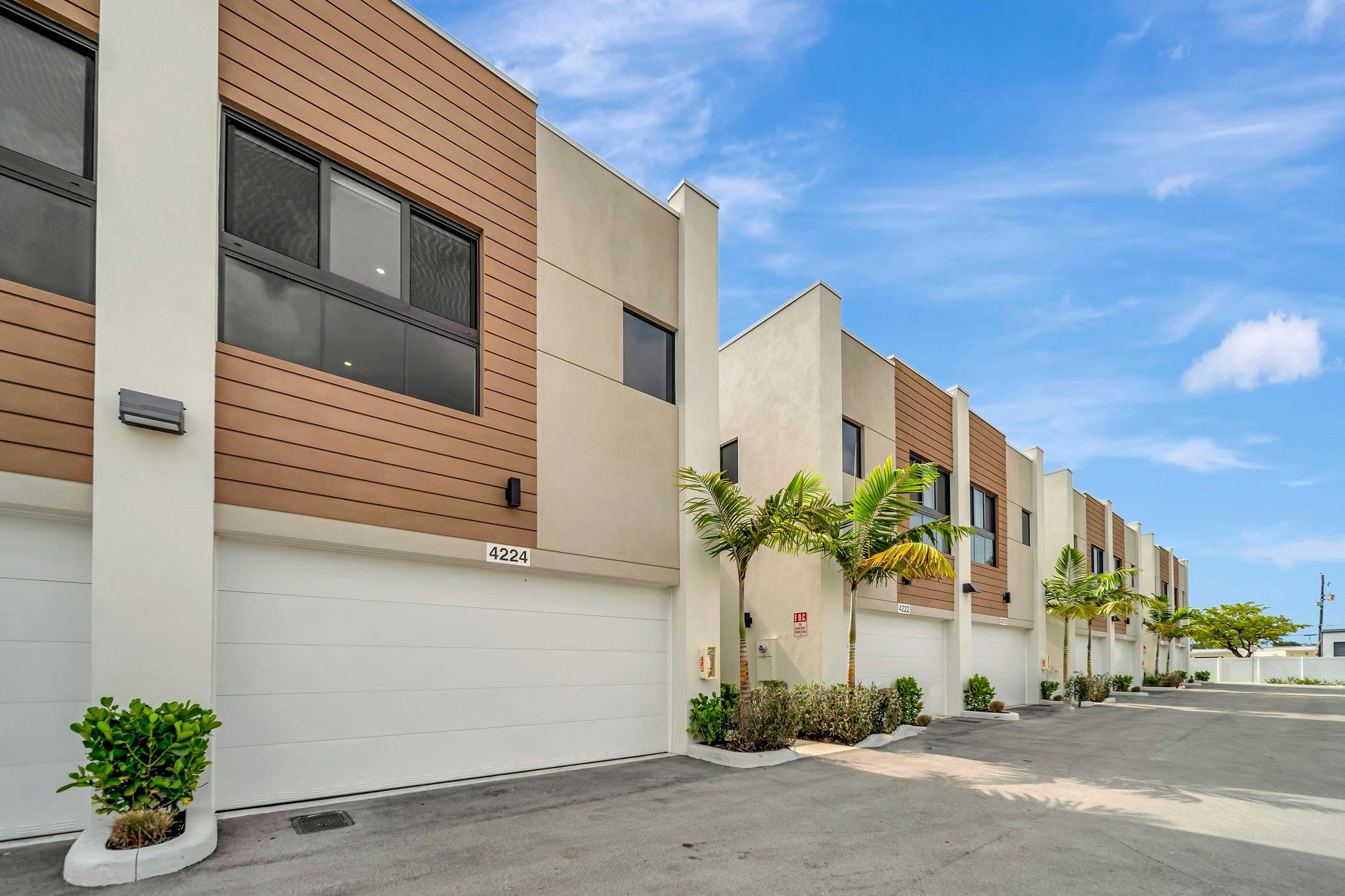 4224 NE 7th Ter