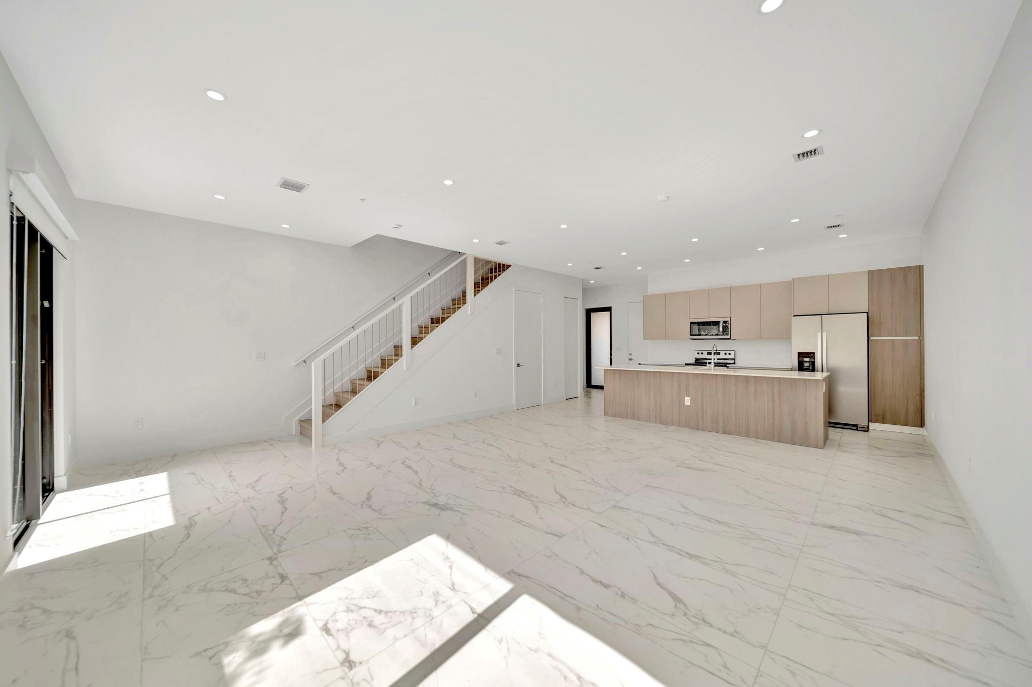 4224 NE 7th Ter