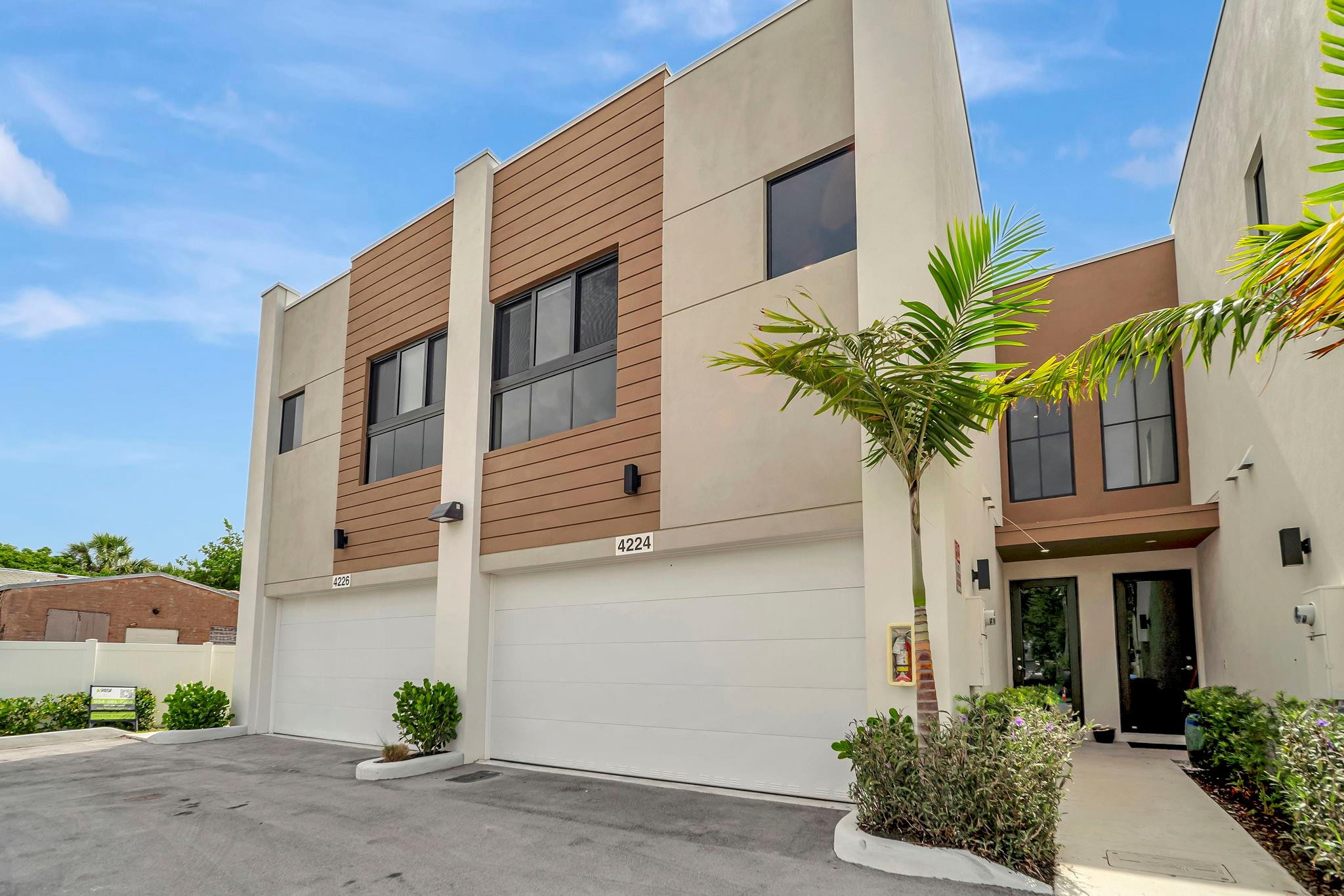 4224 NE 7th Ter
