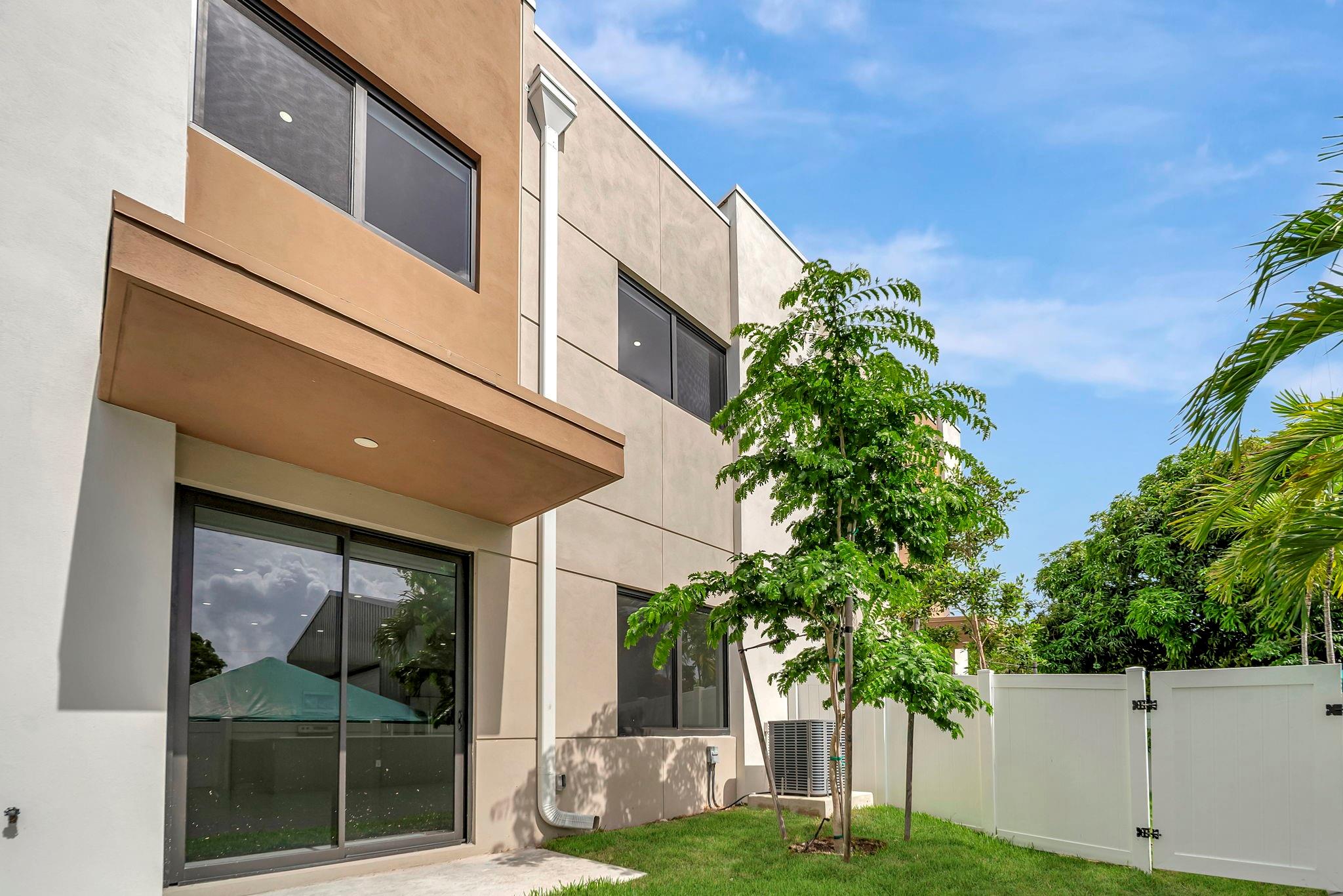 4224 NE 7th Ter
