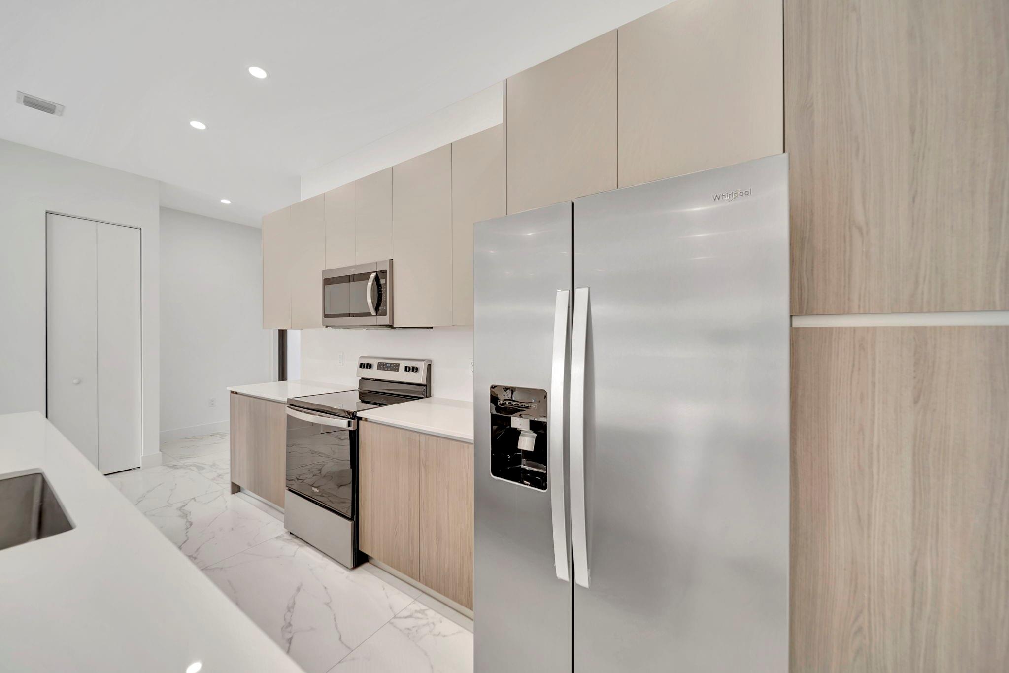 4224 NE 7th Ter