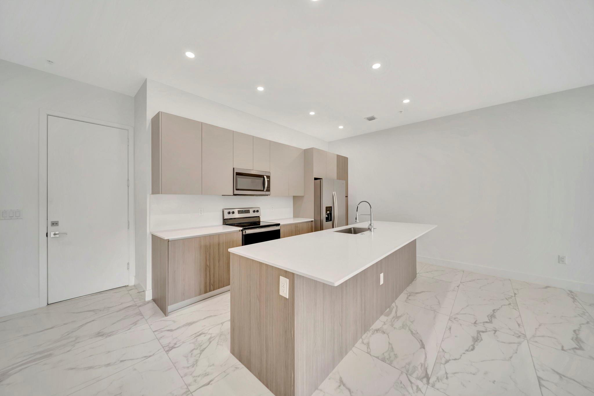 4224 NE 7th Ter