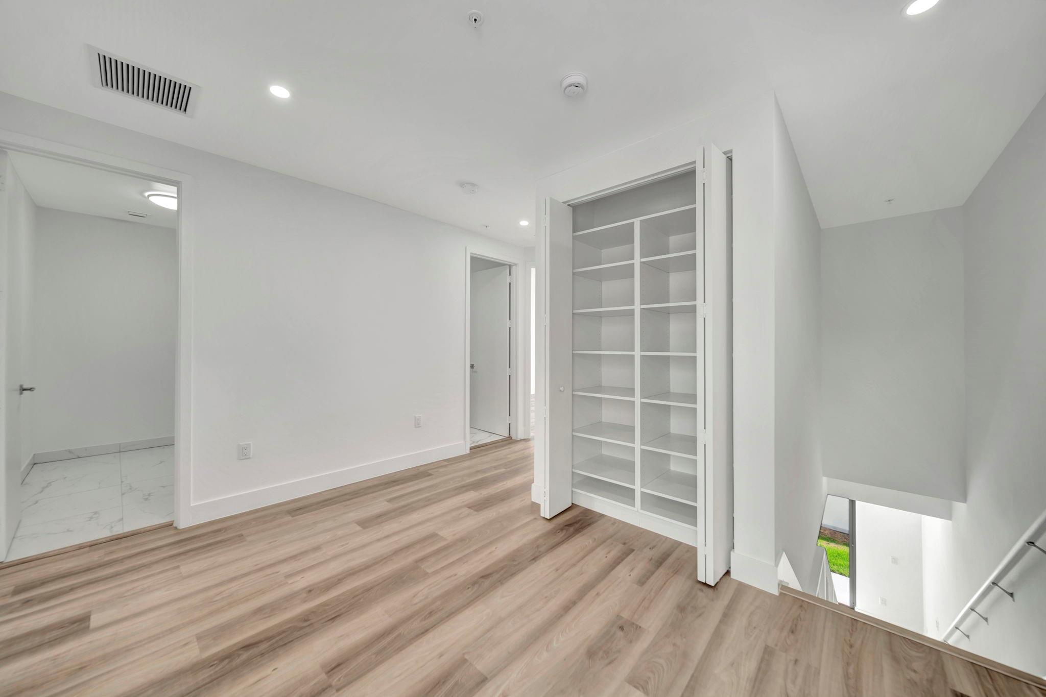 4224 NE 7th Ter