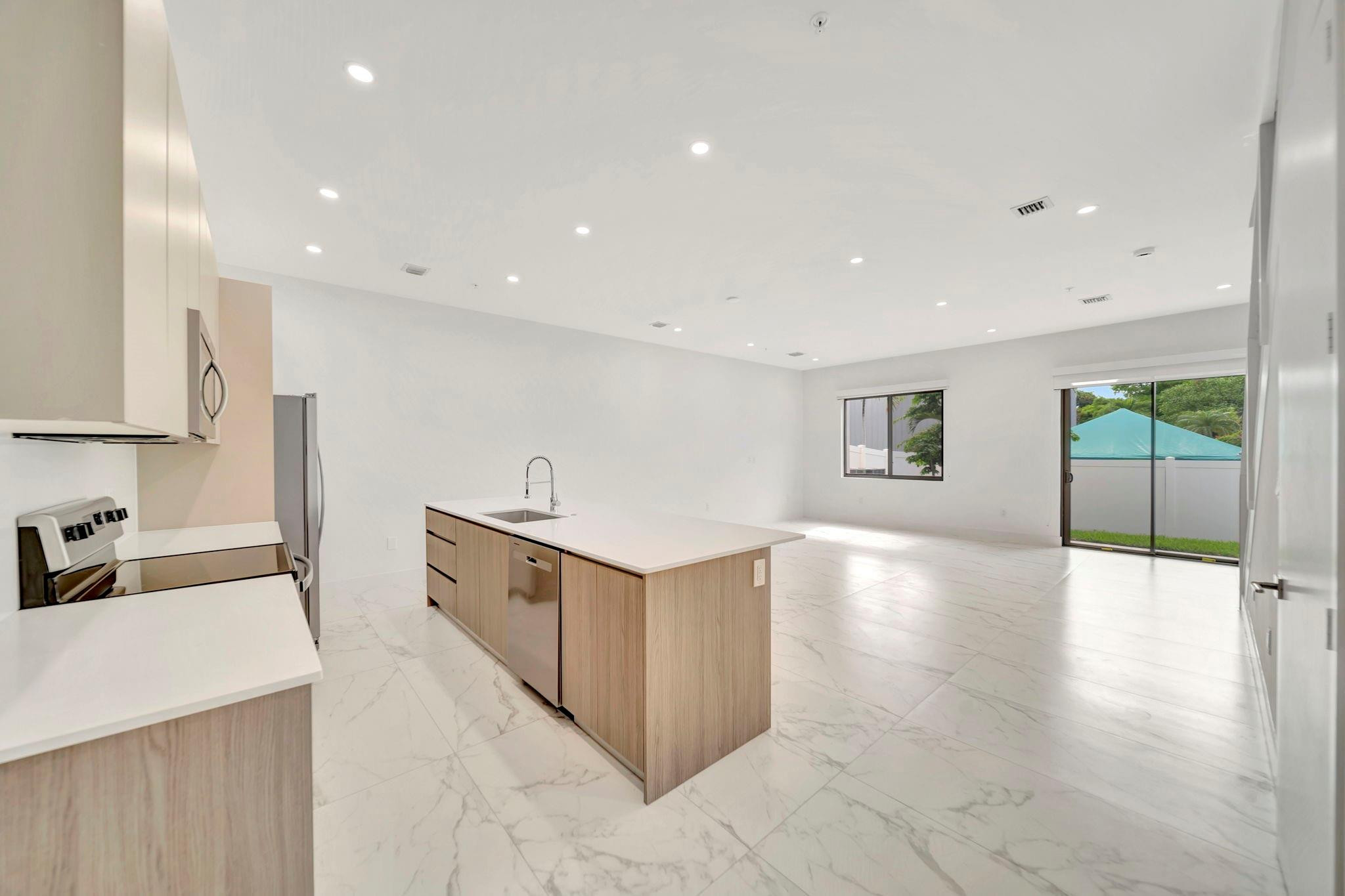 4224 NE 7th Ter