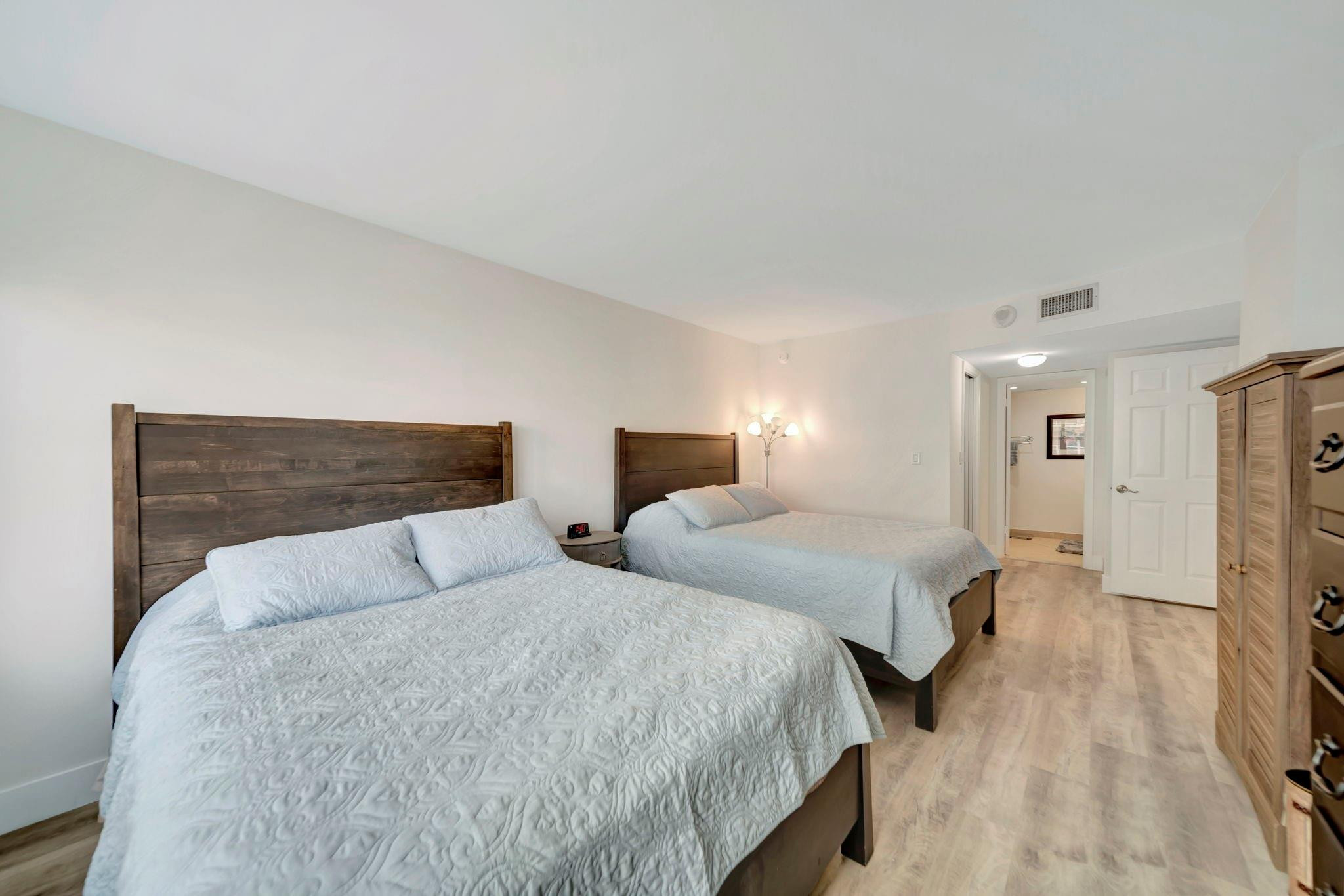 3400 Galt Ocean Dr 407S