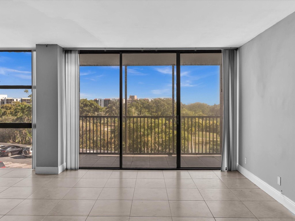 20379 W Country Club Drive 540