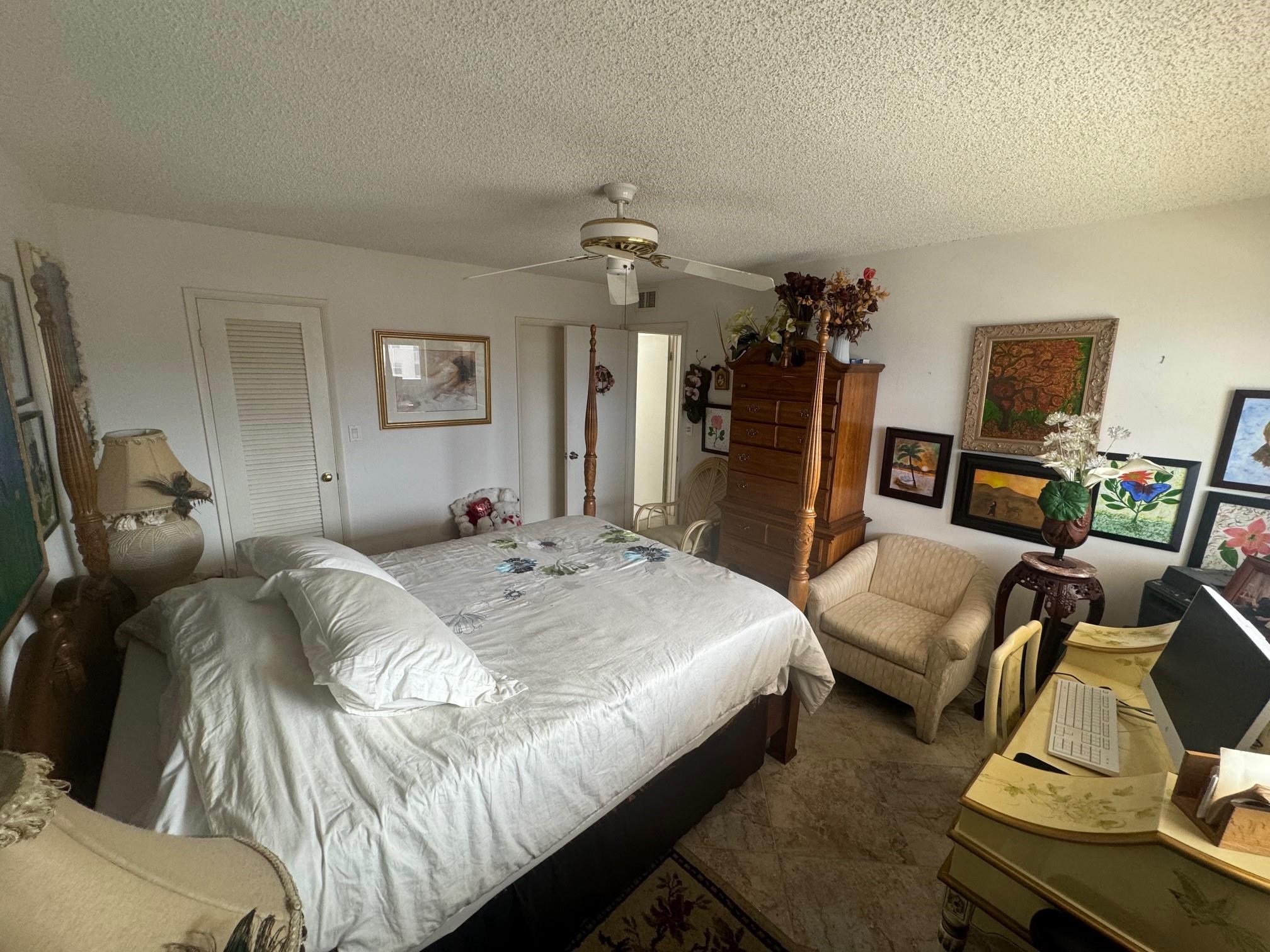 1051 Hillsboro Mile 907E