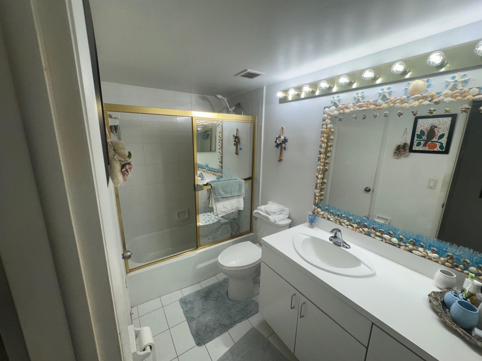 1051 Hillsboro Mile 907E