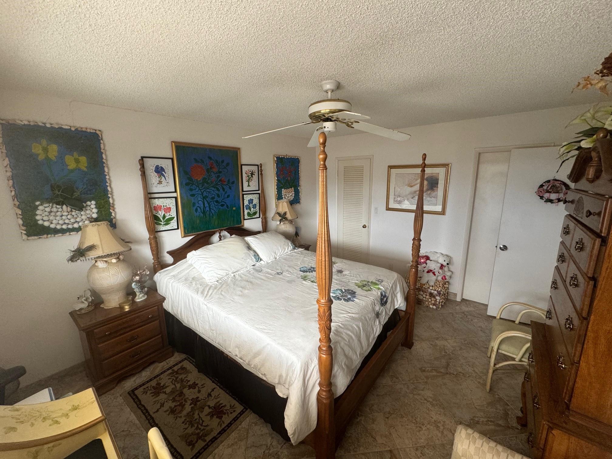 1051 Hillsboro Mile 907E