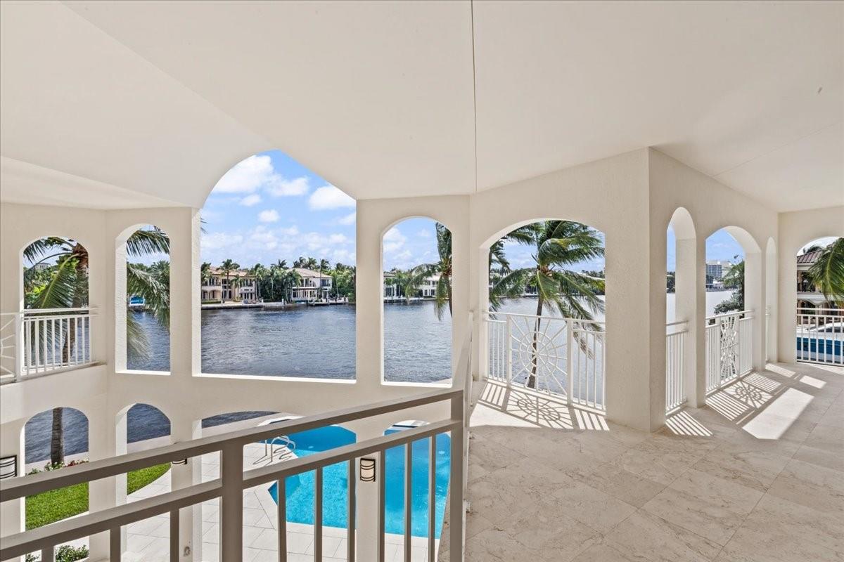 978 Dogwood Dr