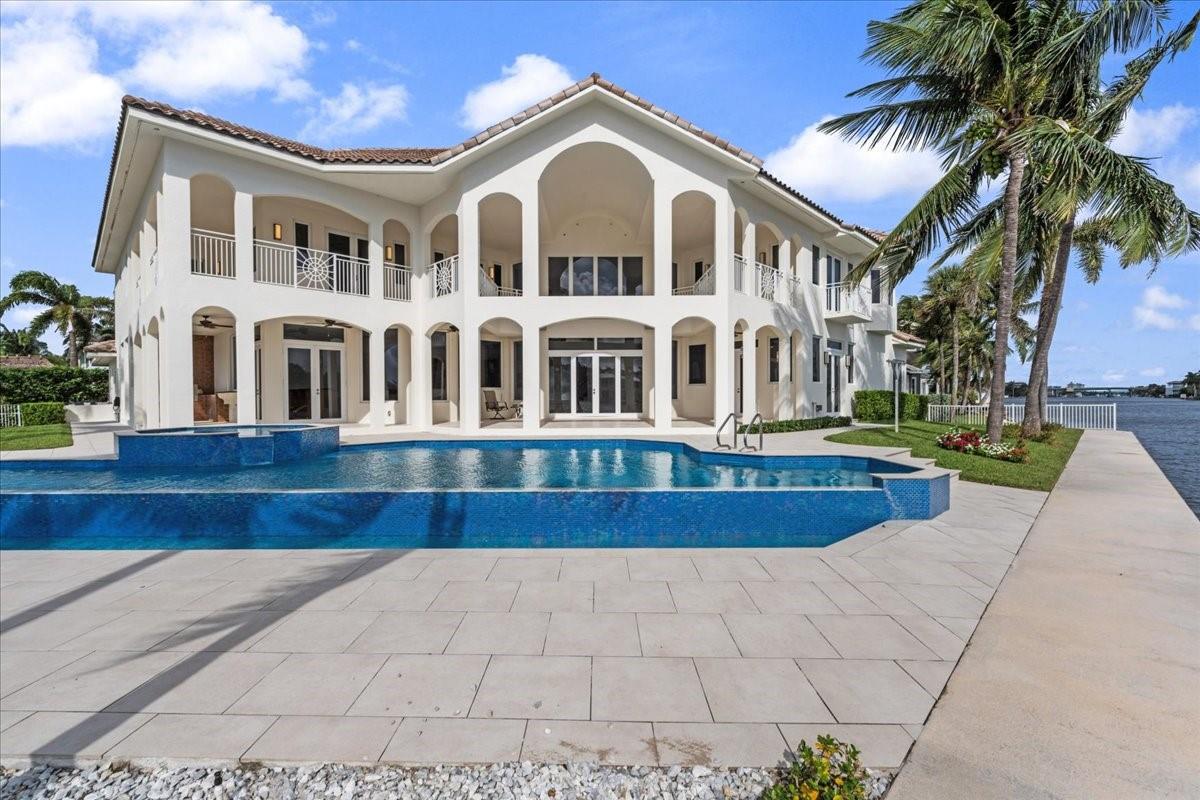 978 Dogwood Dr