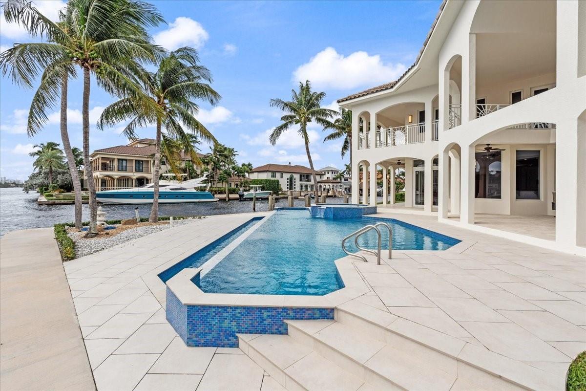 978 Dogwood Dr