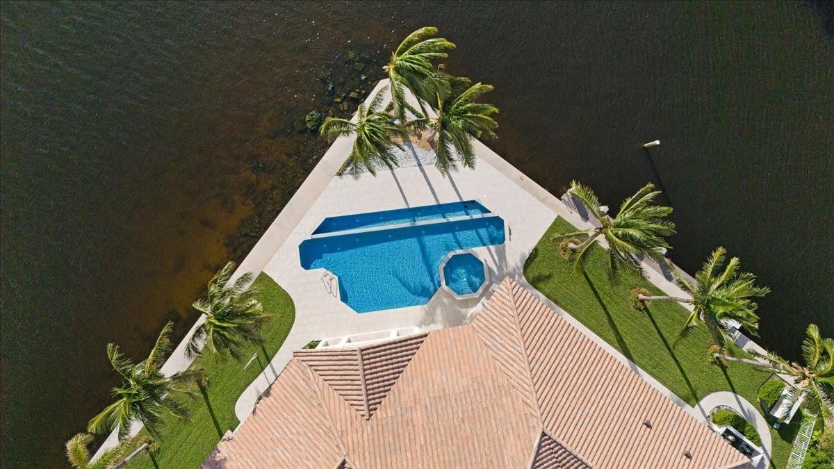 978 Dogwood Dr