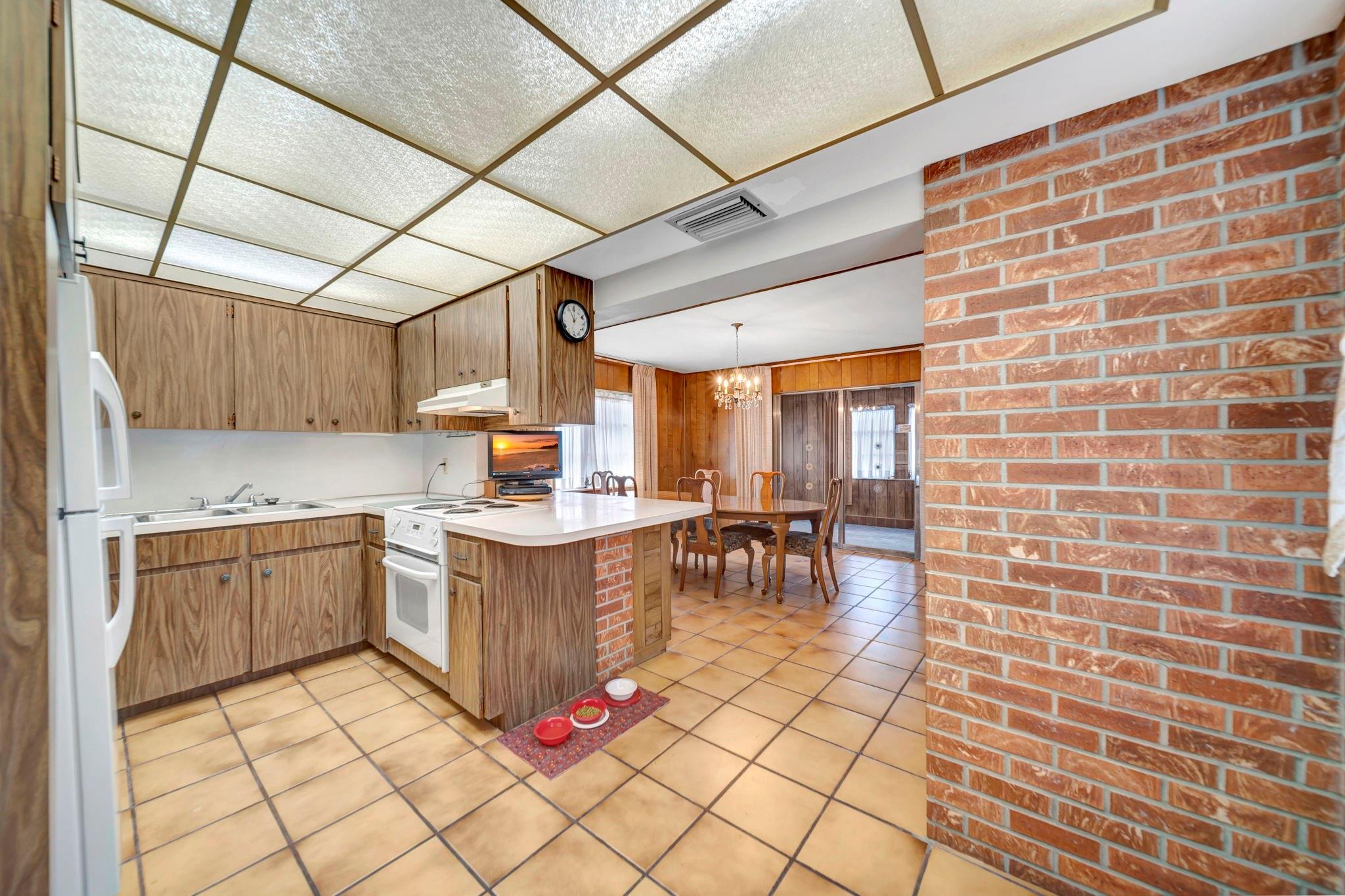1122 NE 16th St