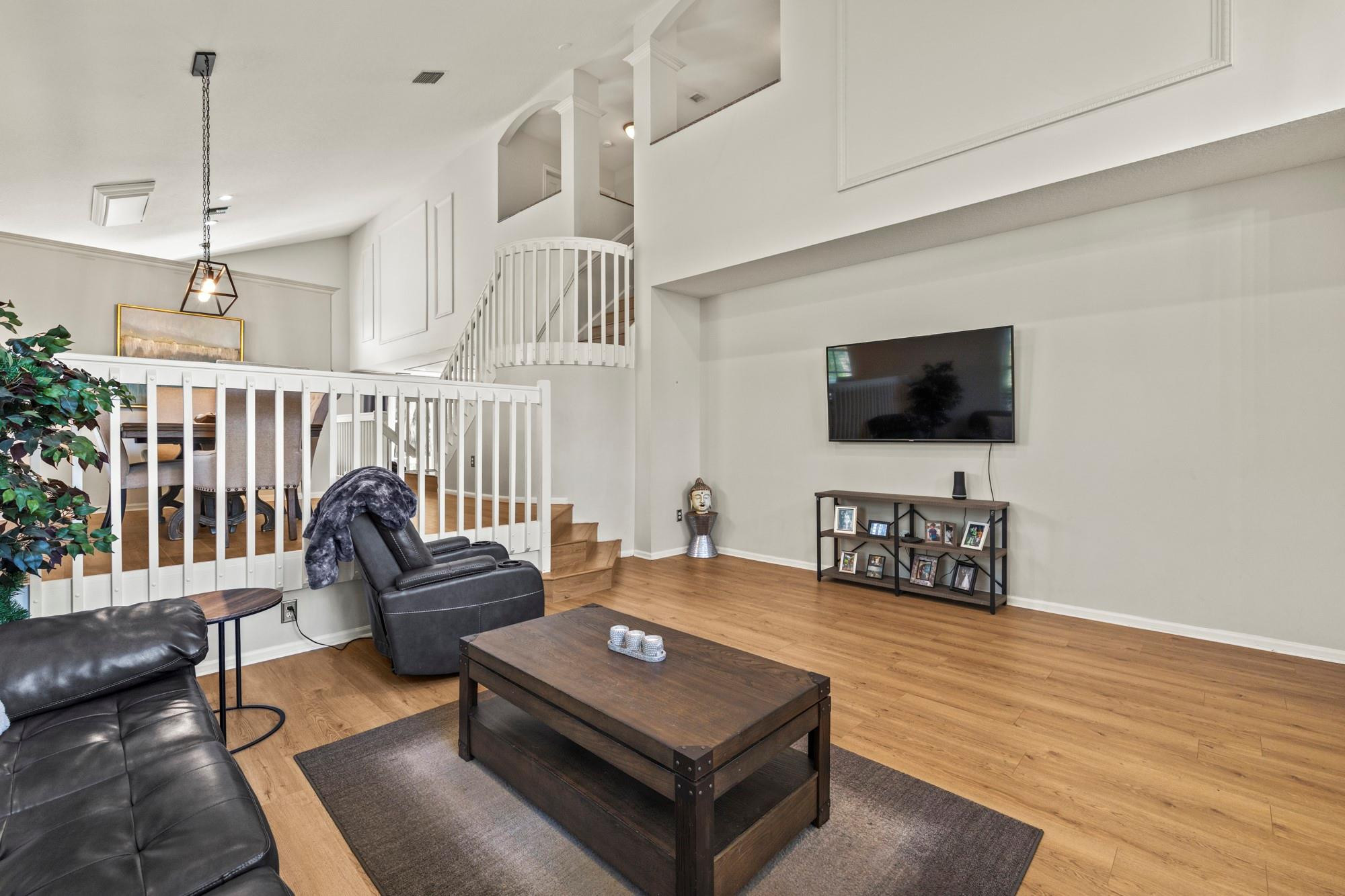 6570 Waverly Lane