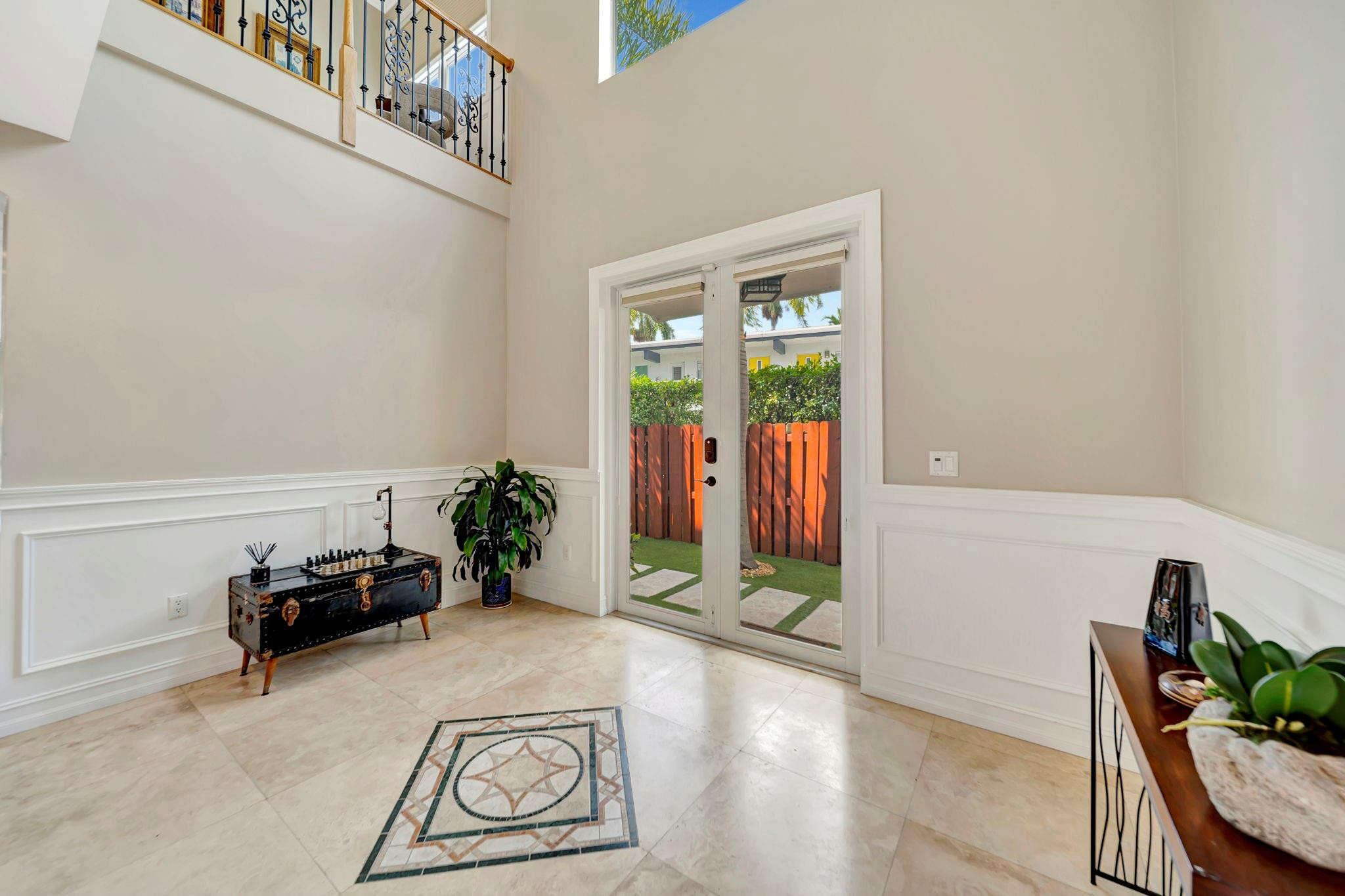 1368 BAYVIEW DR