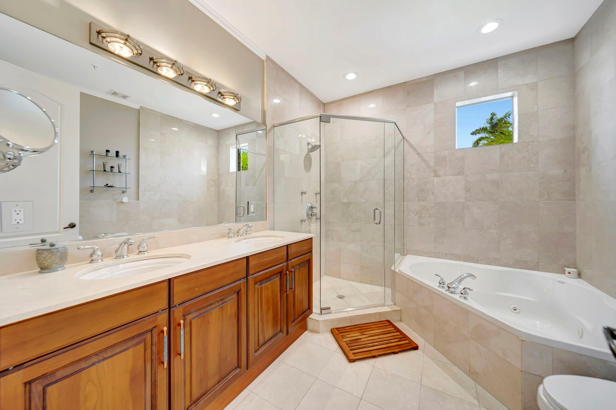 1368 BAYVIEW DR