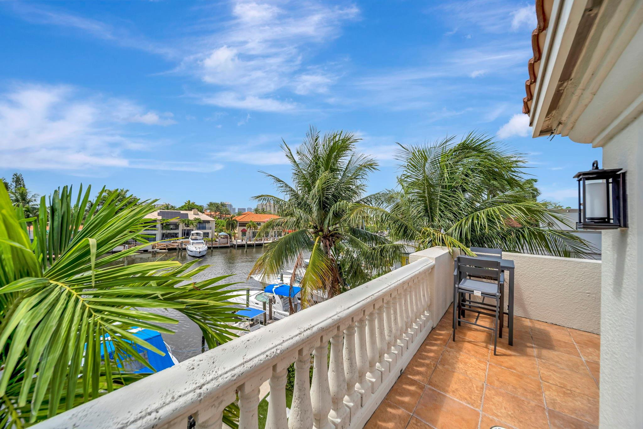 1368 BAYVIEW DR