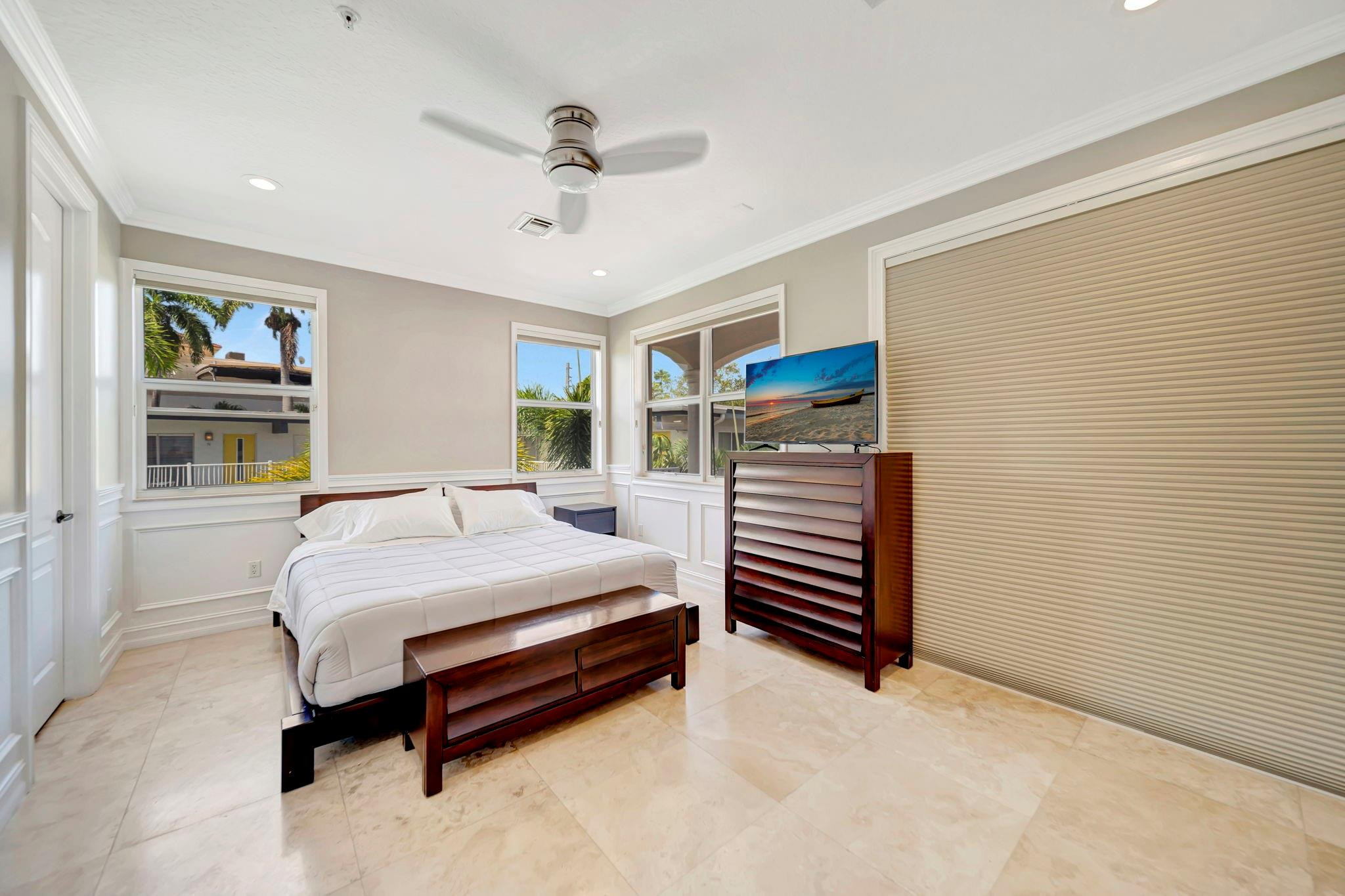 1368 BAYVIEW DR