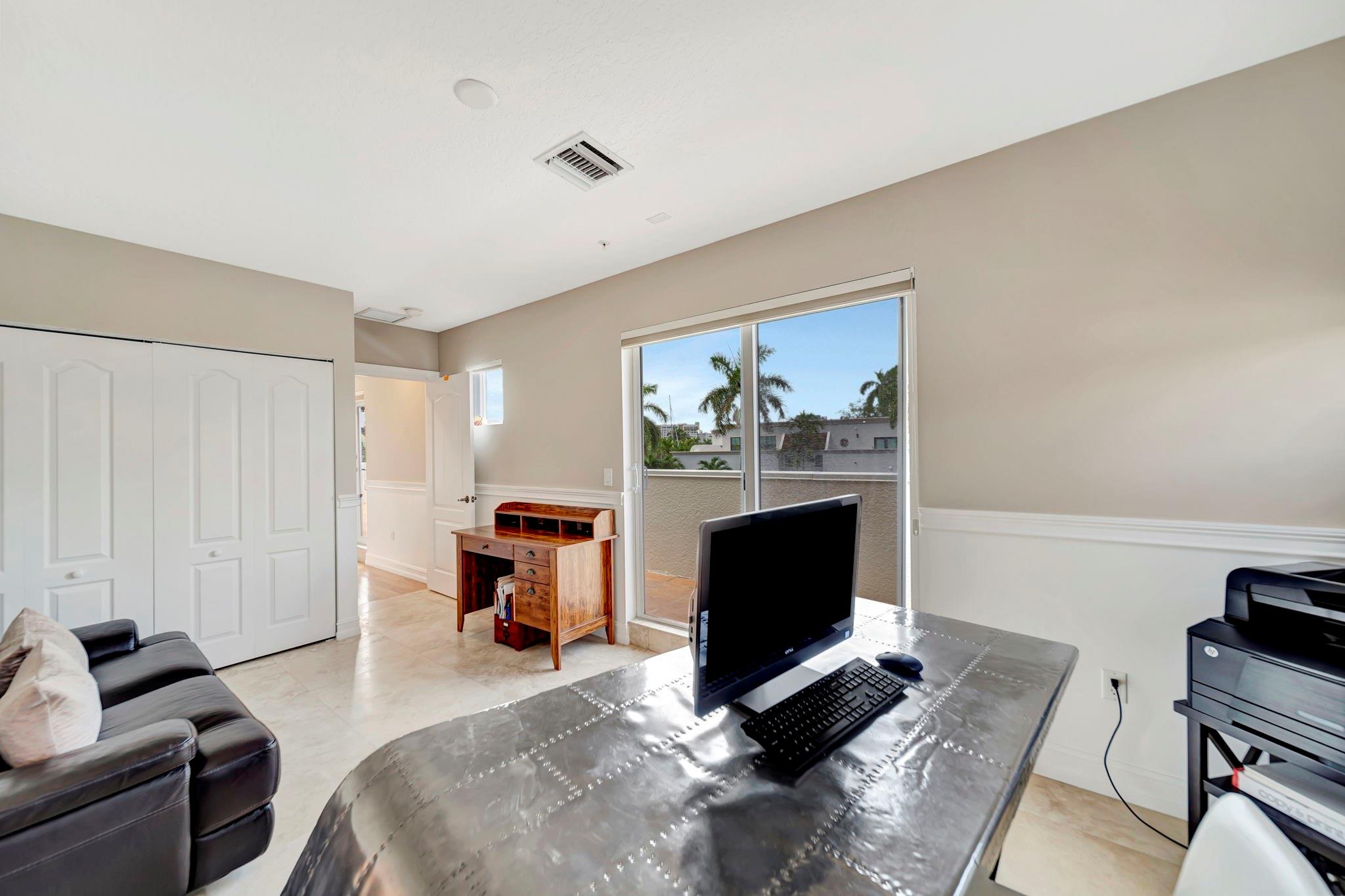 1368 BAYVIEW DR