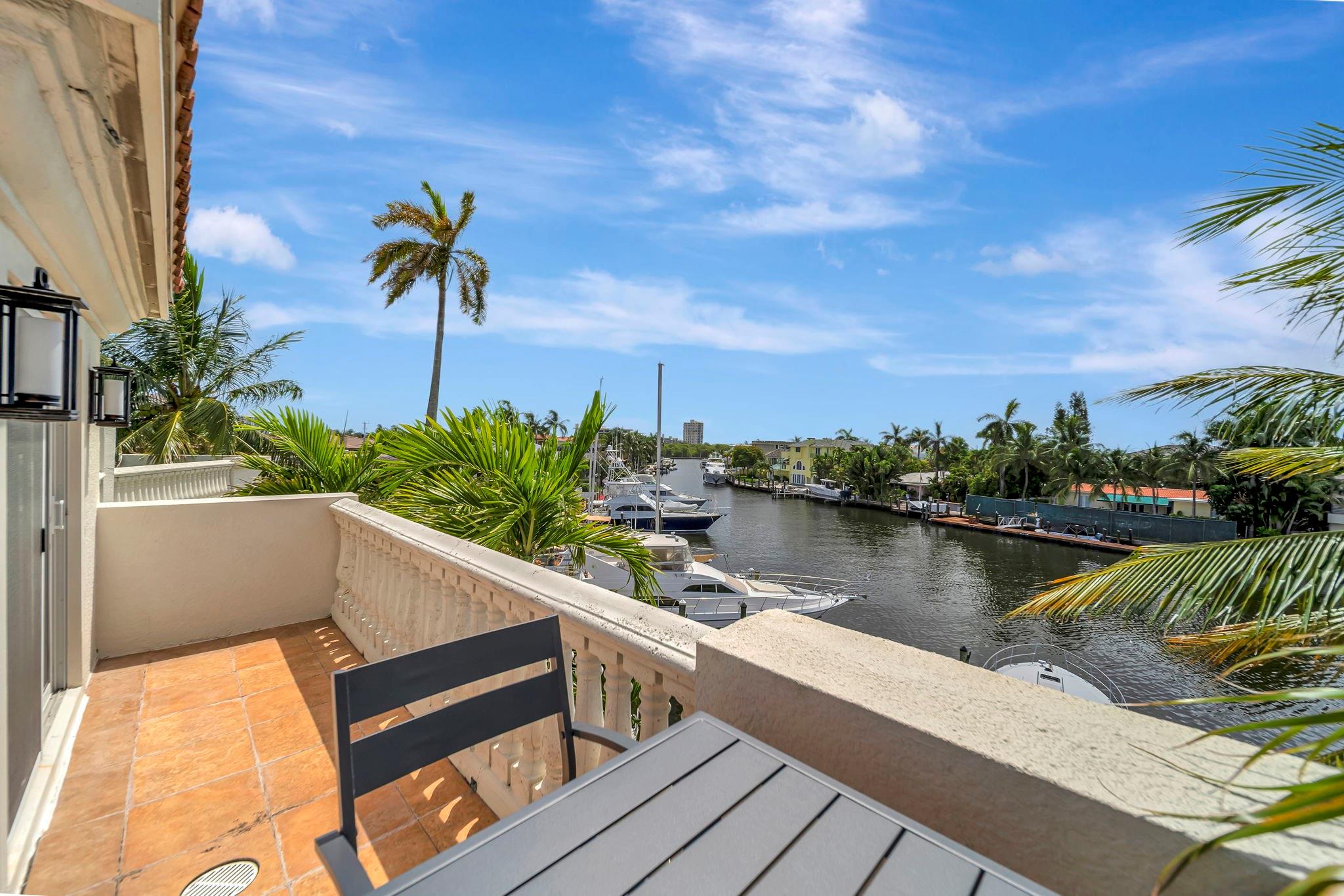 1368 BAYVIEW DR