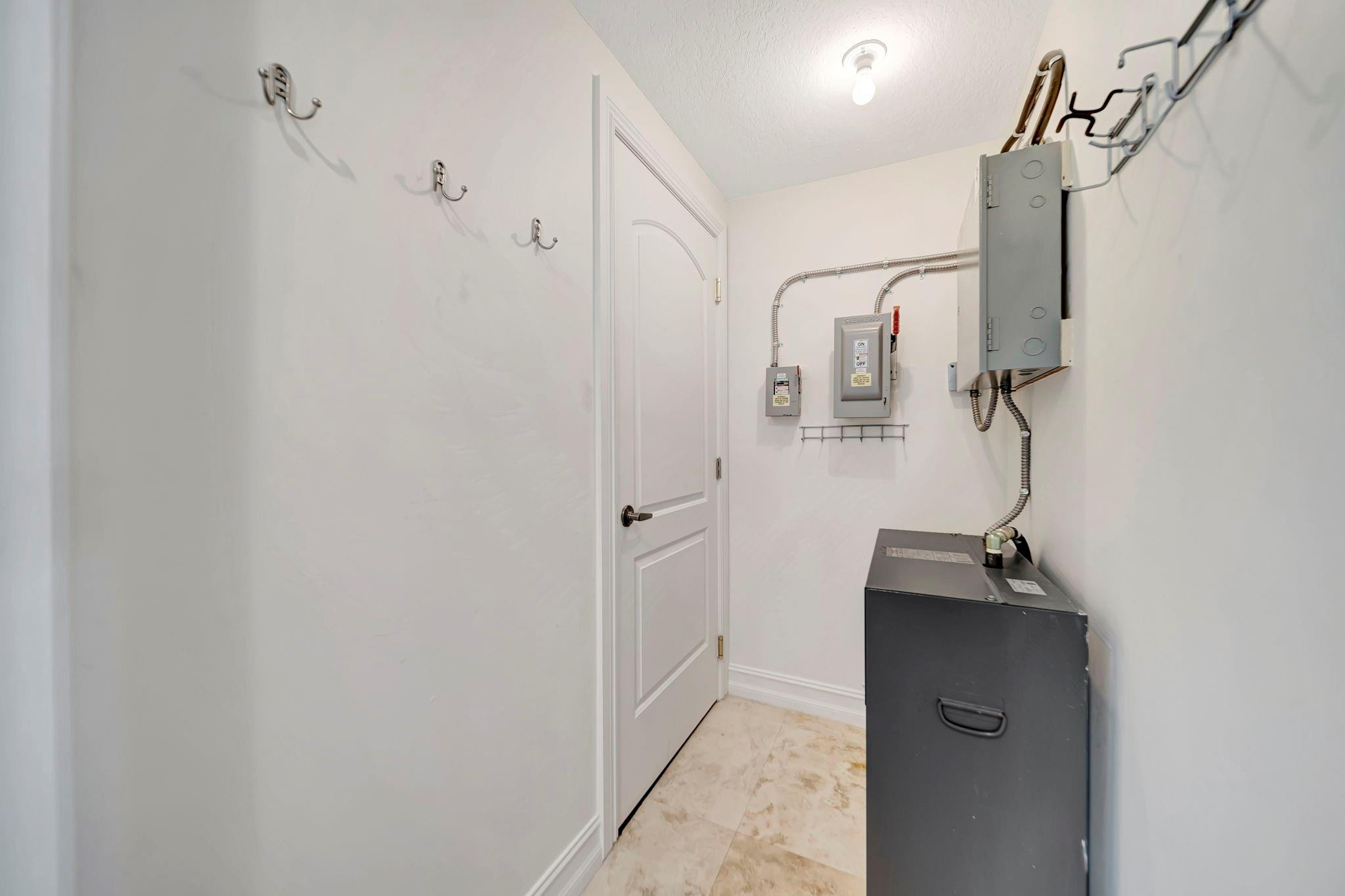 1368 BAYVIEW DR