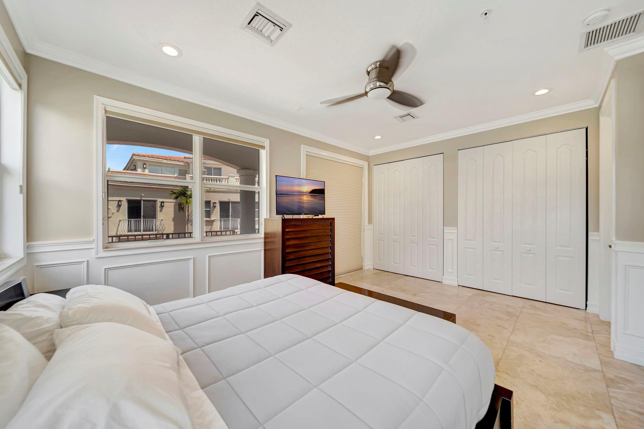 1368 BAYVIEW DR