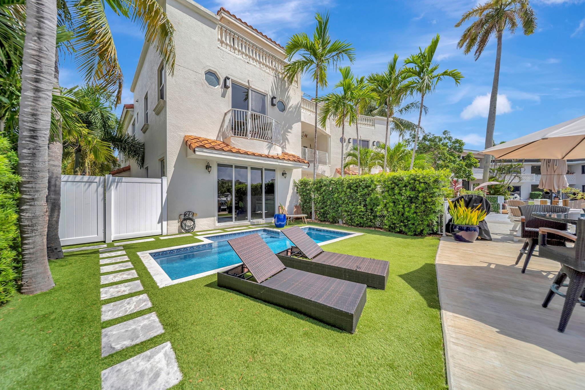 1368 BAYVIEW DR