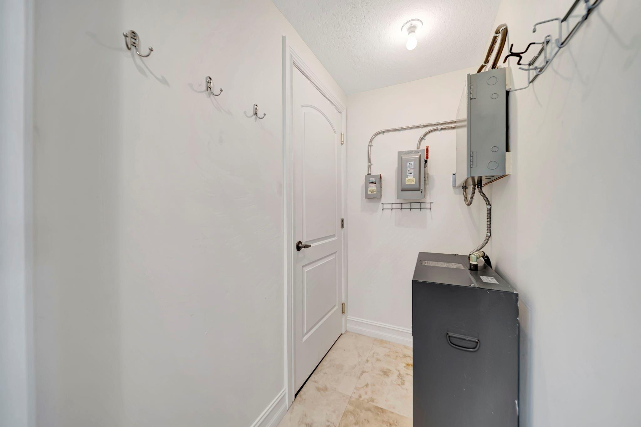 1368 BAYVIEW DR