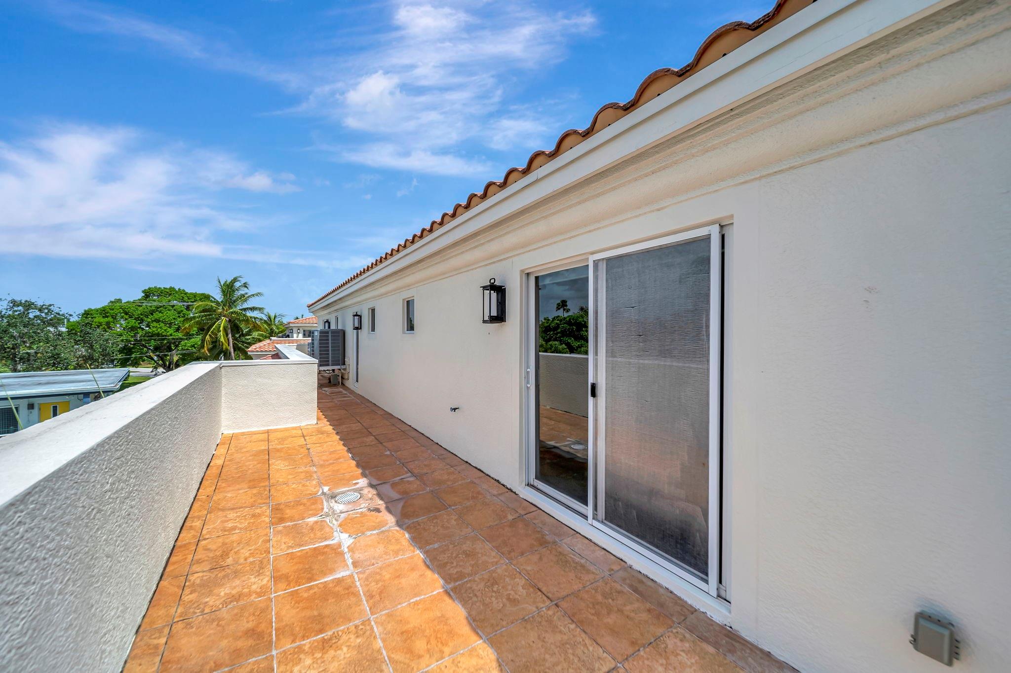 1368 BAYVIEW DR