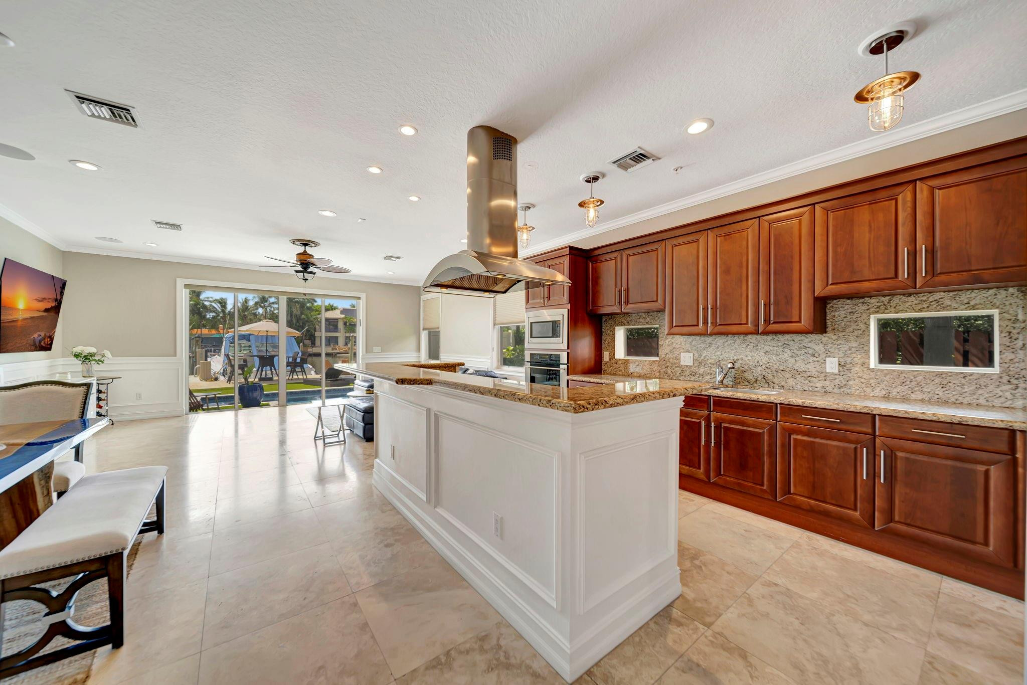 1368 BAYVIEW DR