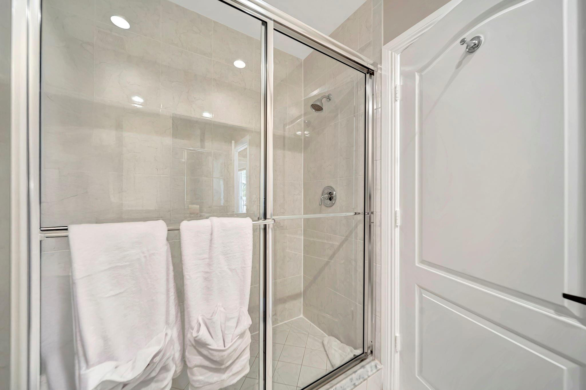 1368 BAYVIEW DR