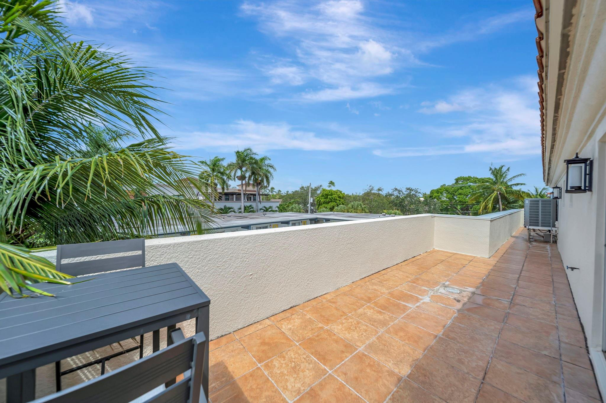 1368 BAYVIEW DR