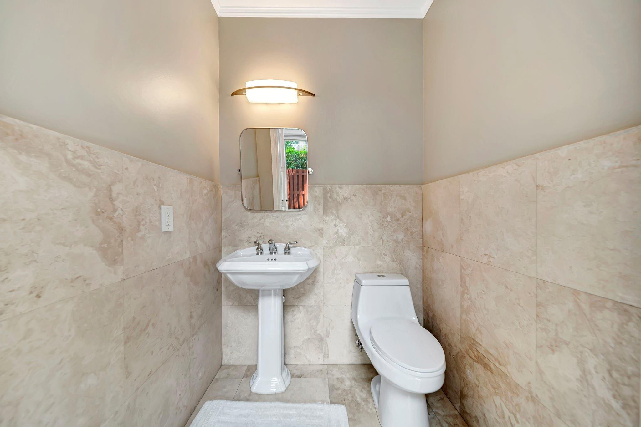 1368 BAYVIEW DR