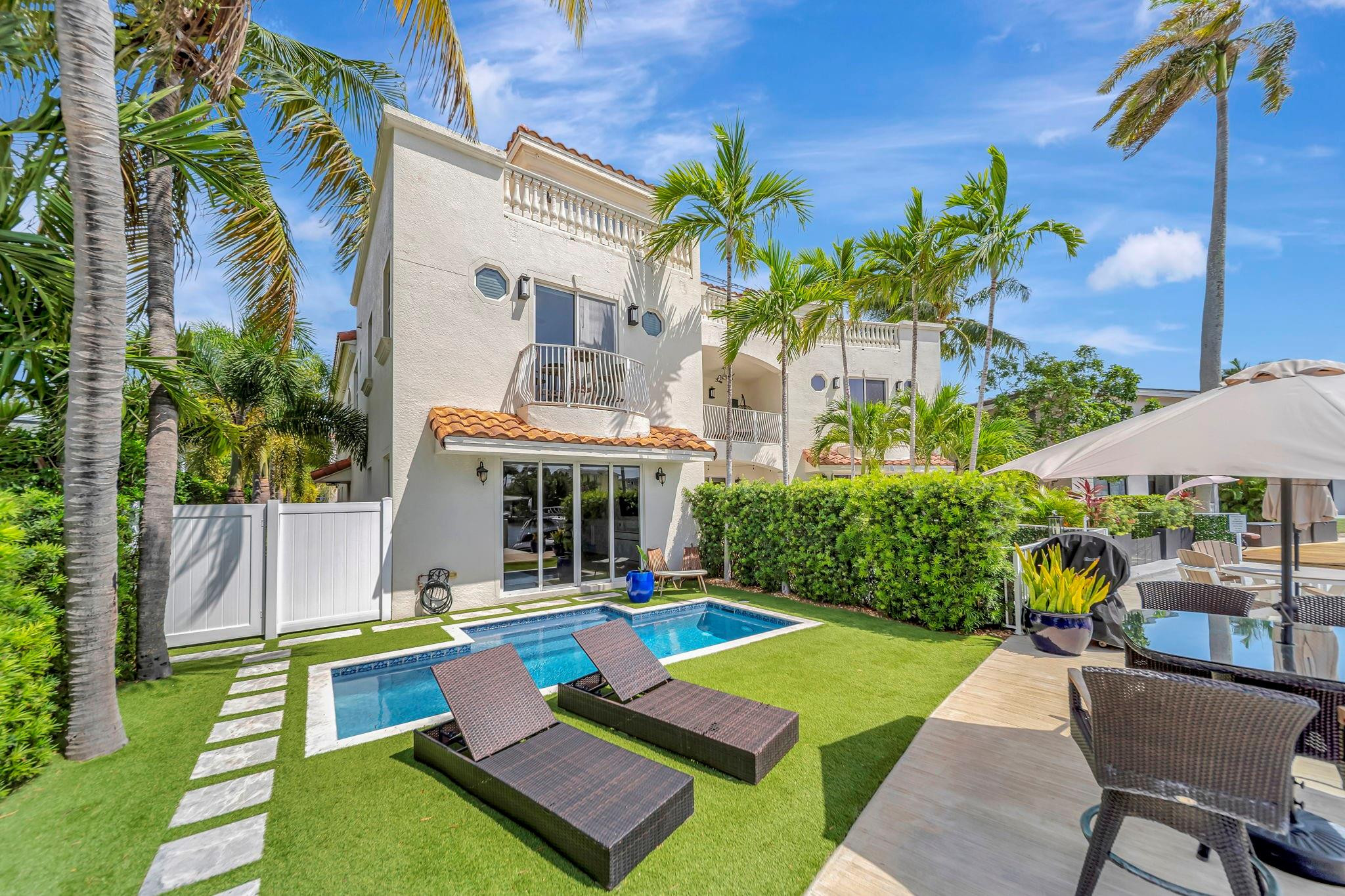 1368 BAYVIEW DR