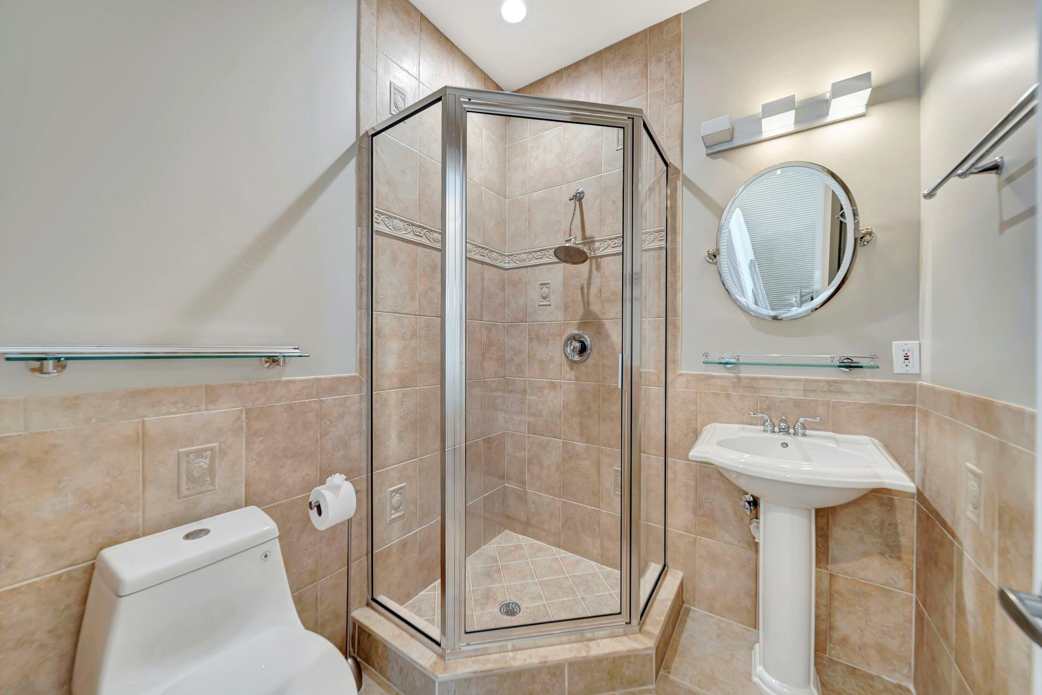 1368 BAYVIEW DR