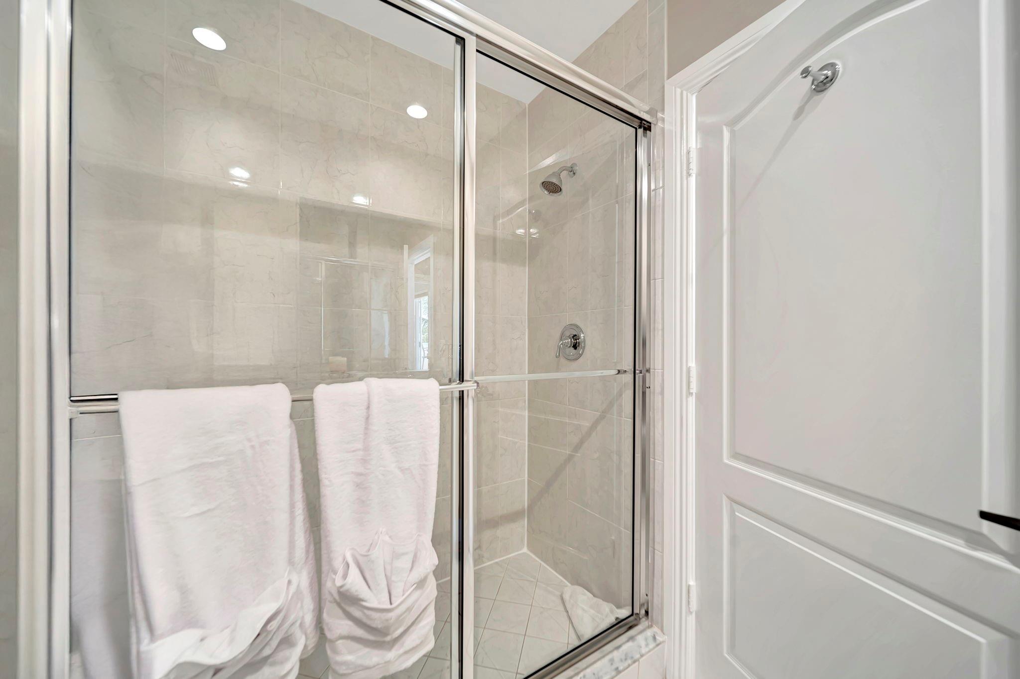 1368 BAYVIEW DR