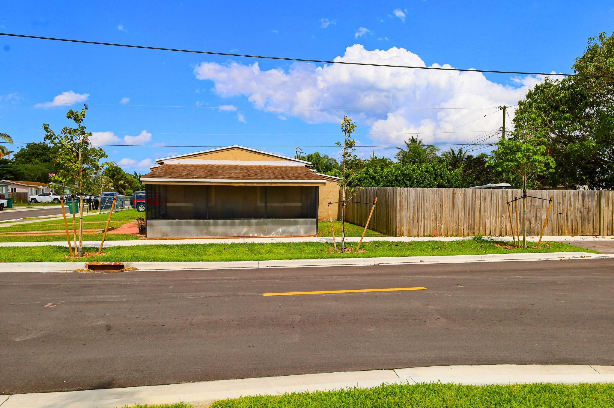893 NW 2nd St
