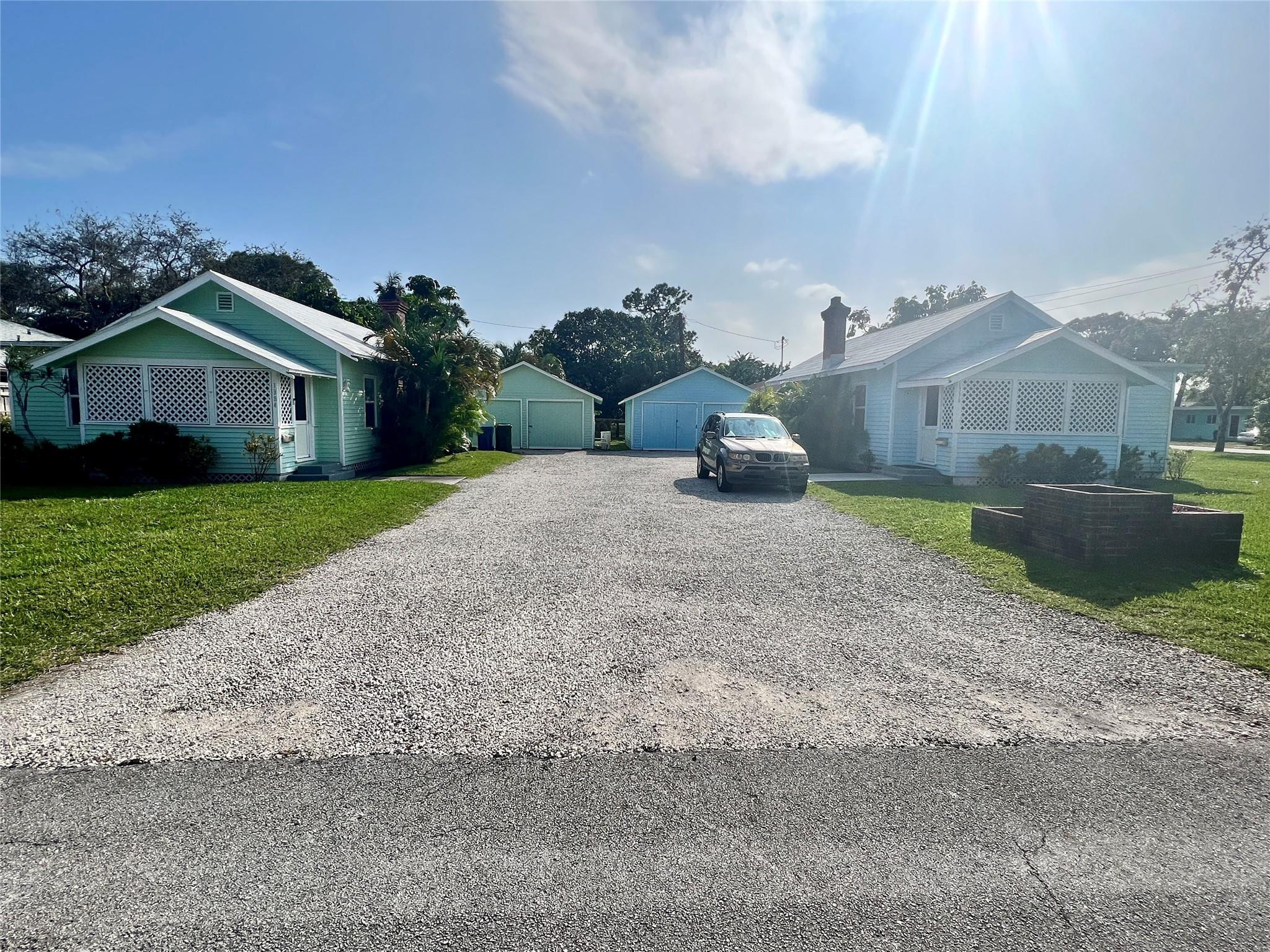 1338 - 1384 NE 35th St