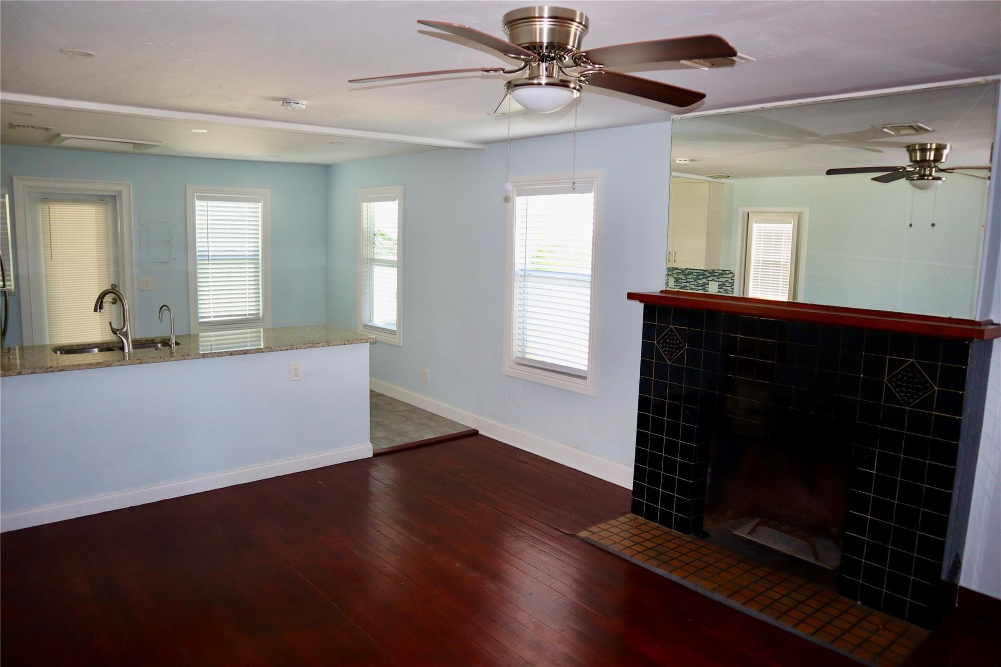 1338 - 1384 NE 35th St