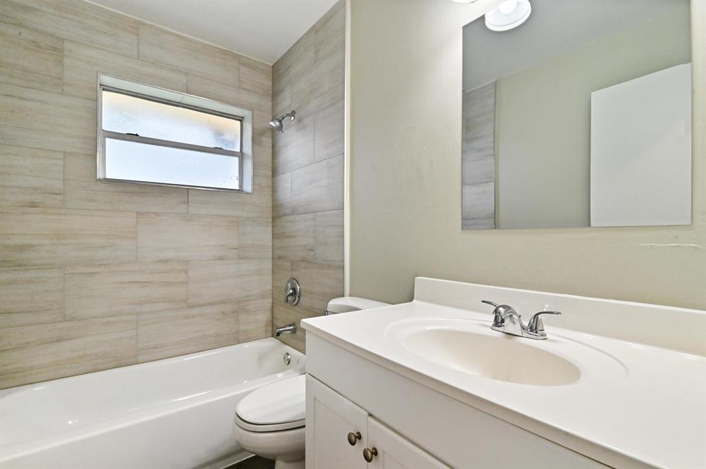 3450 - 3460 NE 13th Street