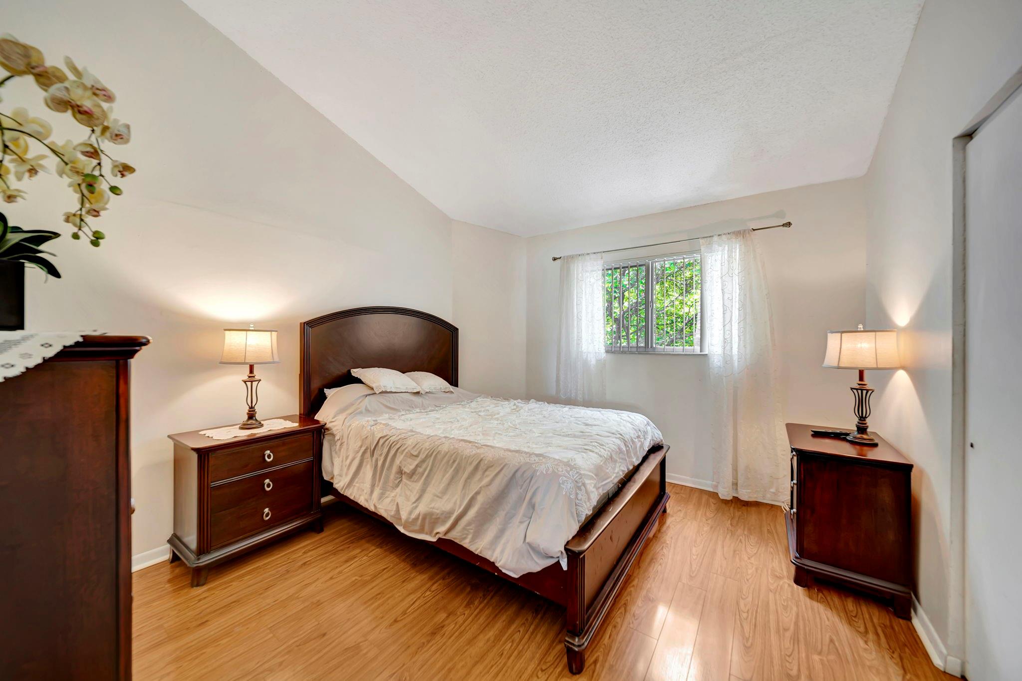 3461 NW 44th St 206