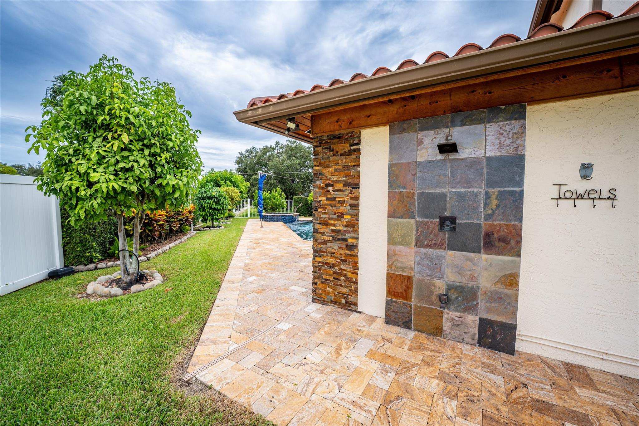 10770 Fox Glen Dr