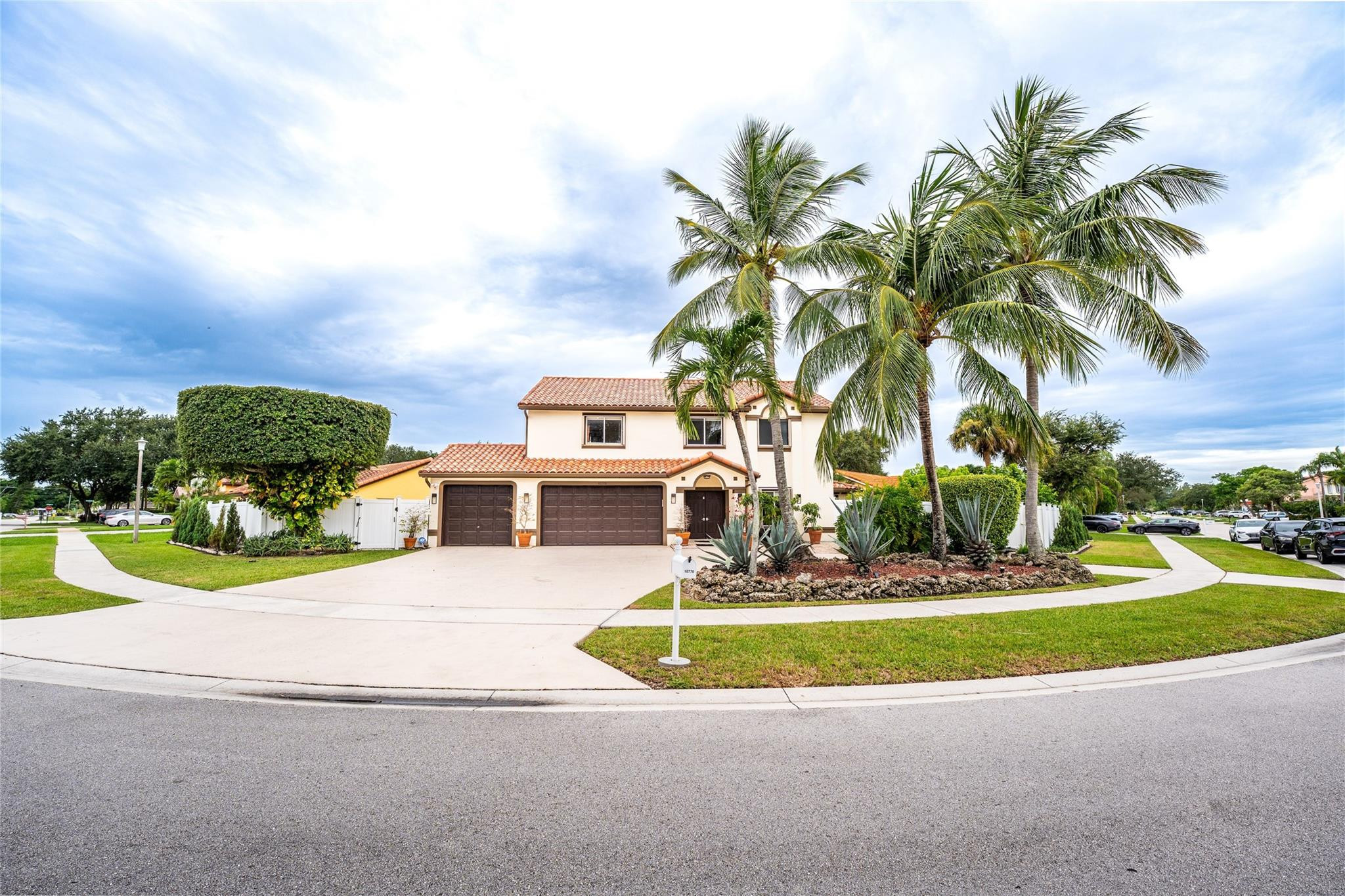 10770 Fox Glen Dr